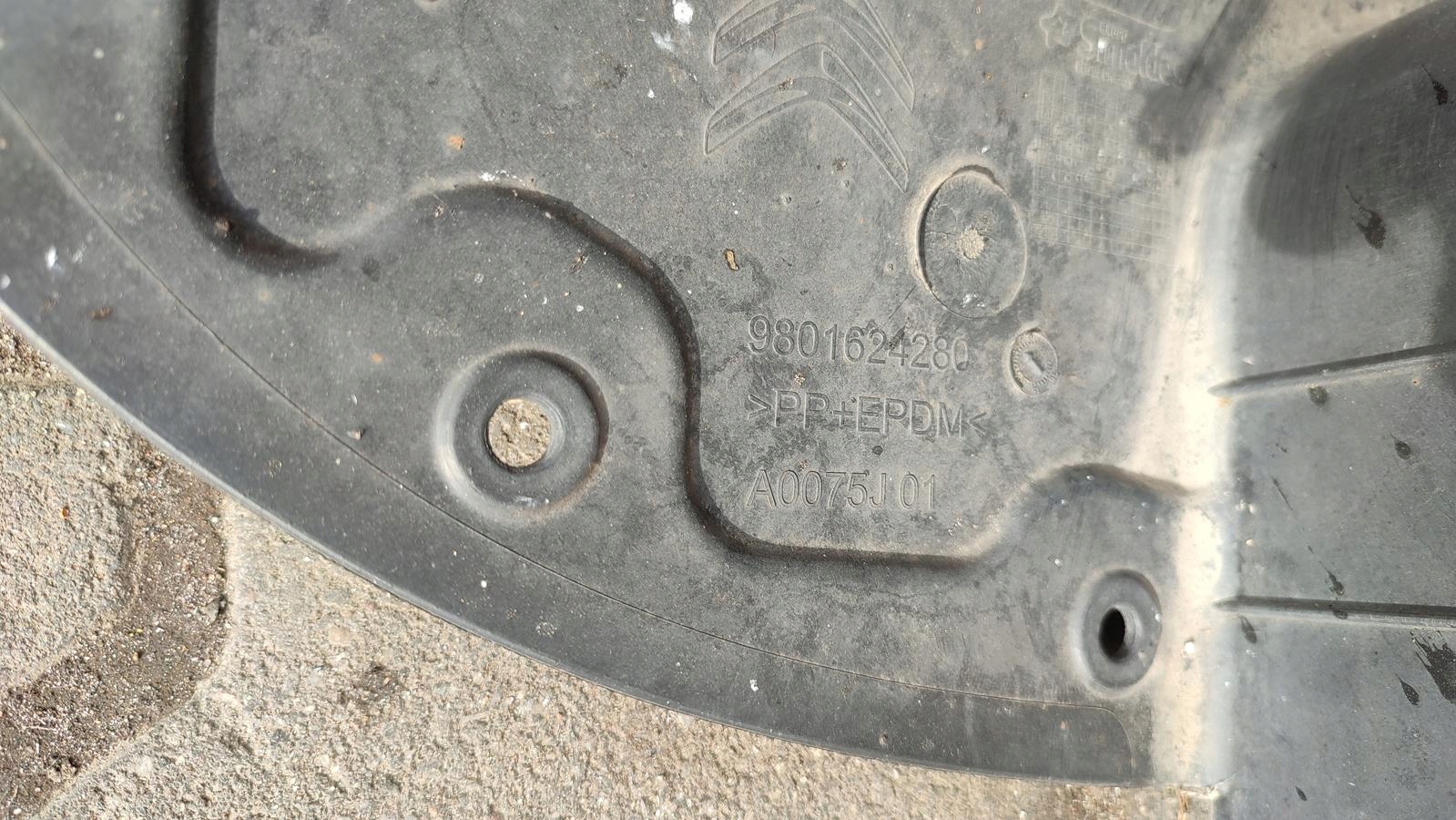 mudguard right rear part Citroen C4 Cactus Lift
