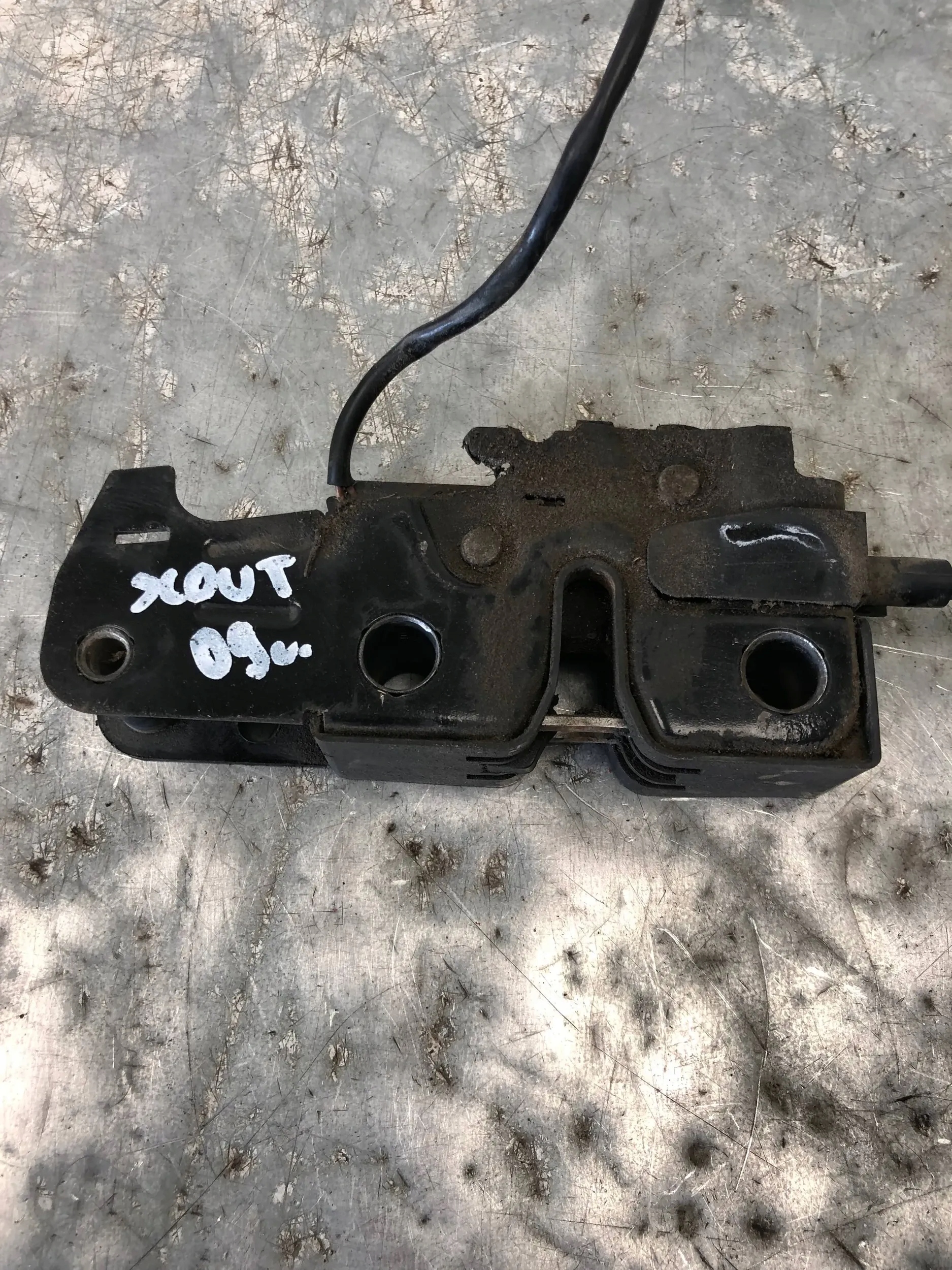 lock RYGIEL bonnets SKODA OCTAVIA II SCOUT