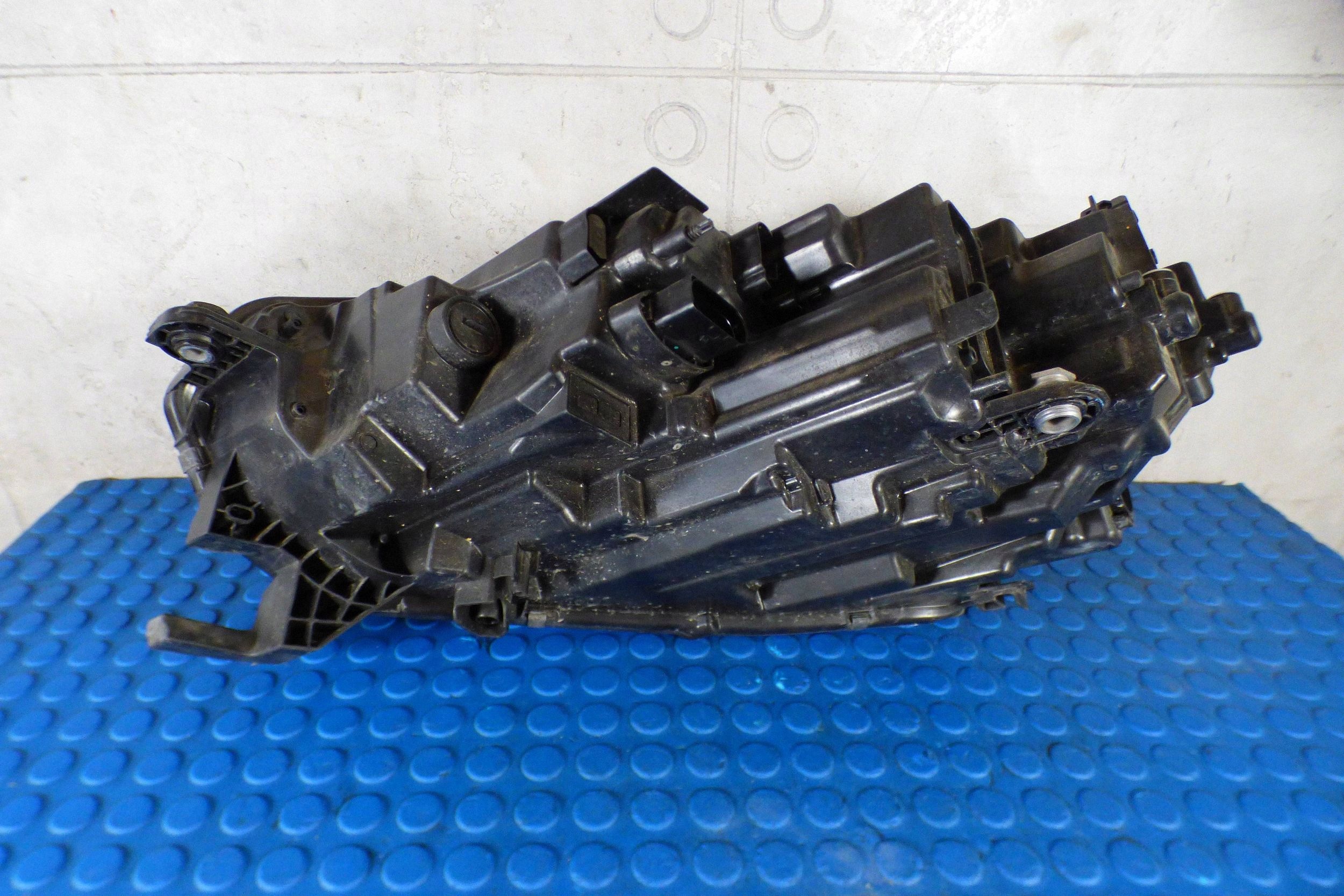 Skoda Octavia IV light reflektor right front 5E4941016
