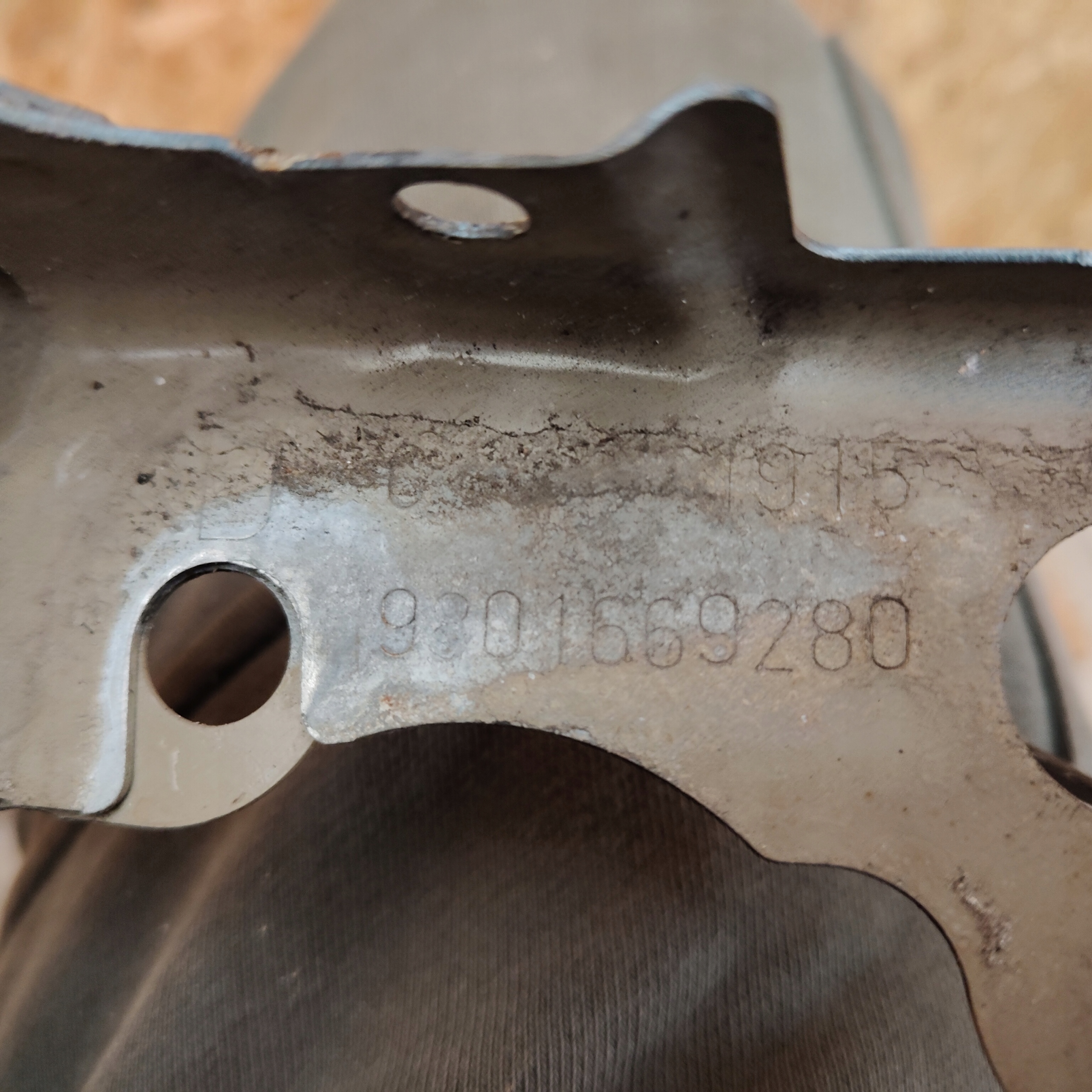 Support plaque Aile Droite Avant CITROEN C4 GRAND PICASSO II