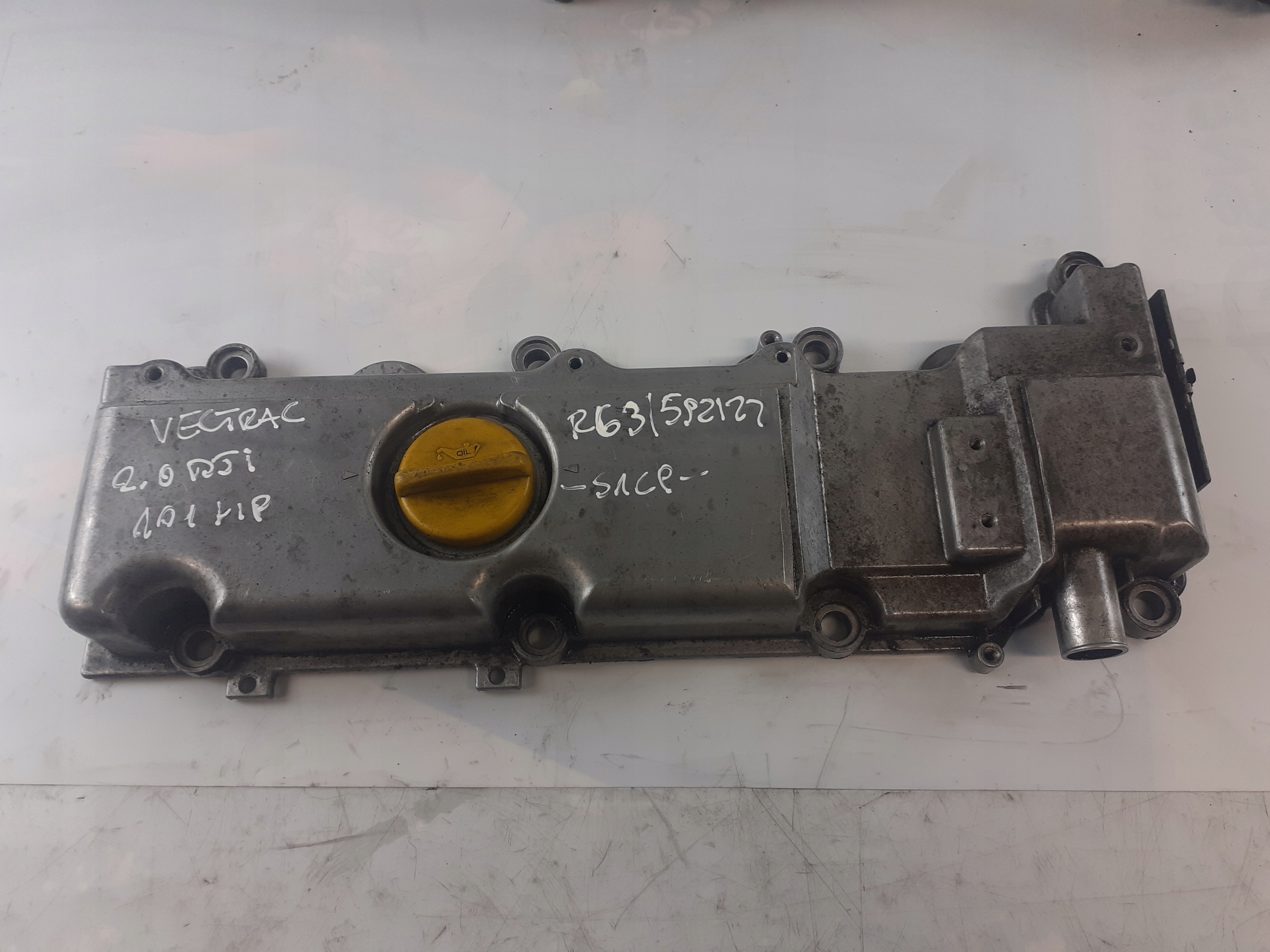 Opel Vectra C 2.0 DTI Abdeckung der Ventile 13101754