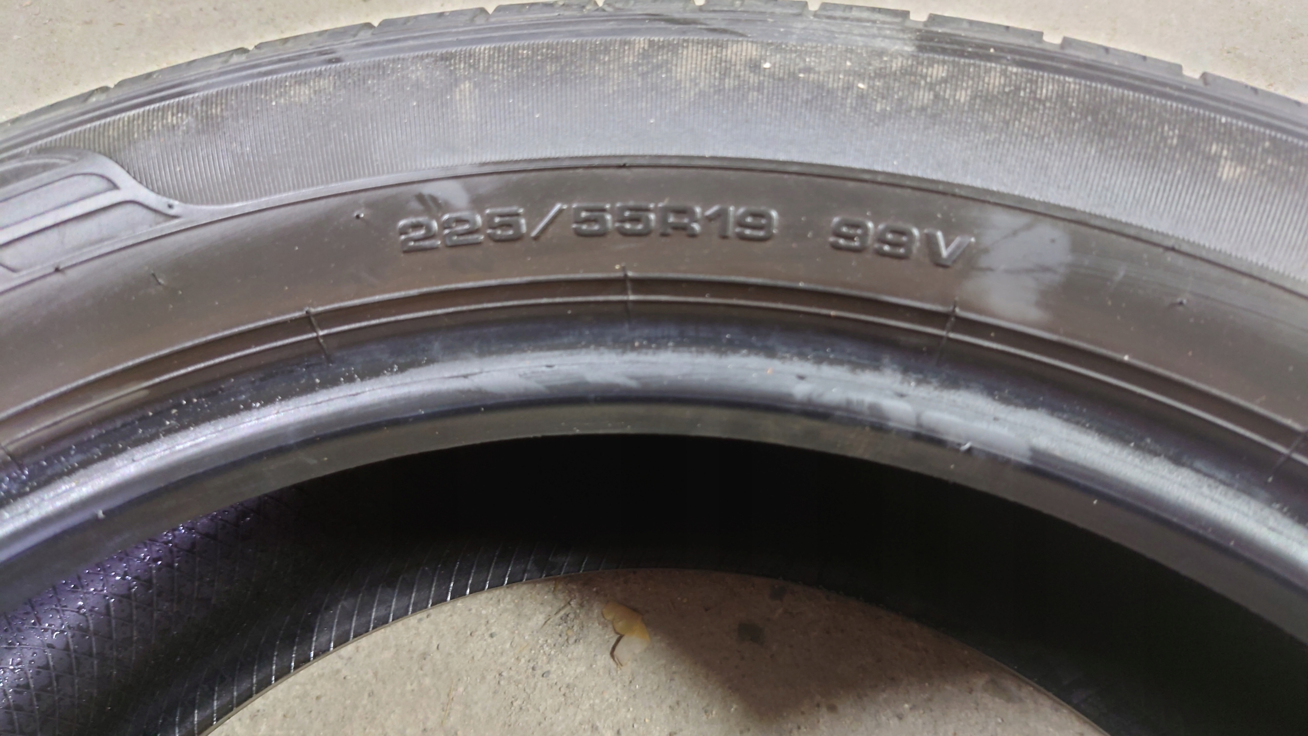 4x Goodyear Efficient Grip 225 55 19 Tire width 225 mm