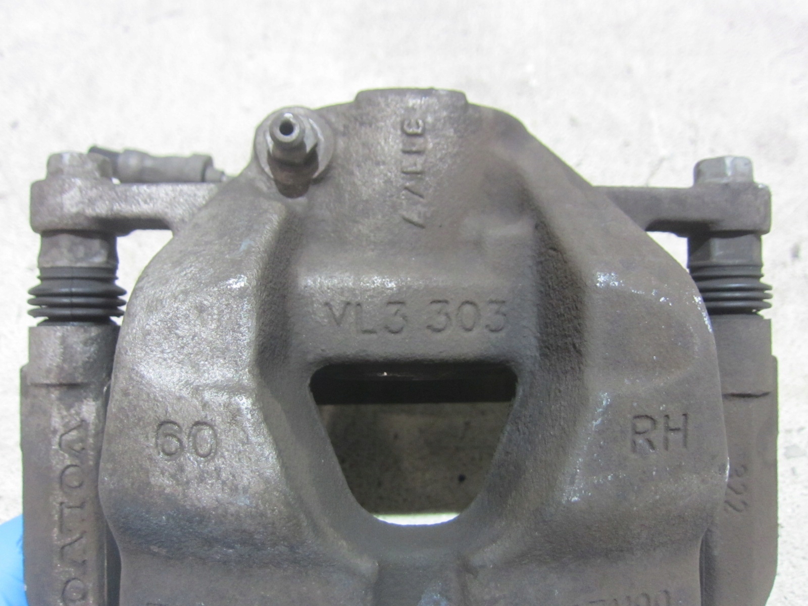 VOLVO XC40 II XC 40 2.0 T5 front right front caliper brake 31471190