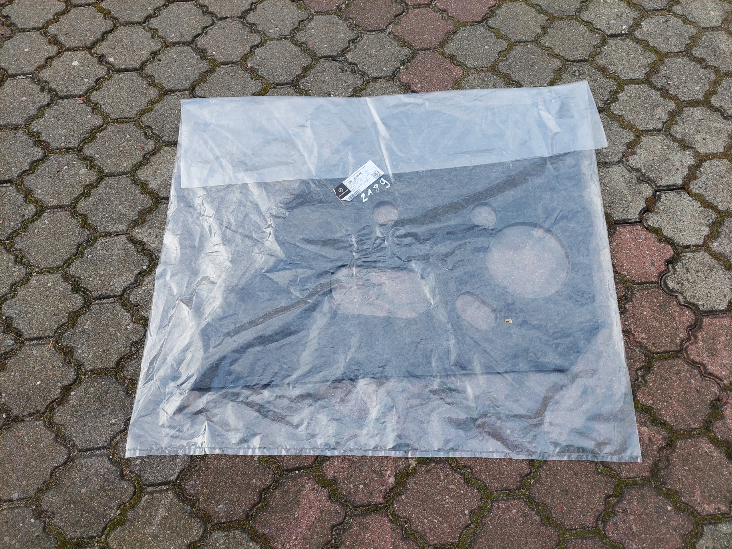 MERCEDES BENZ C-KLASA W206 WYGLUSZENIE FILC DRZWI LEWE PRZOD A2067370000 Numer katalogowy części MERCEDES BENZ C-KLASA W206 WYGLUSZENIE FILC DRZWI LEWE PRZOD A2067370000