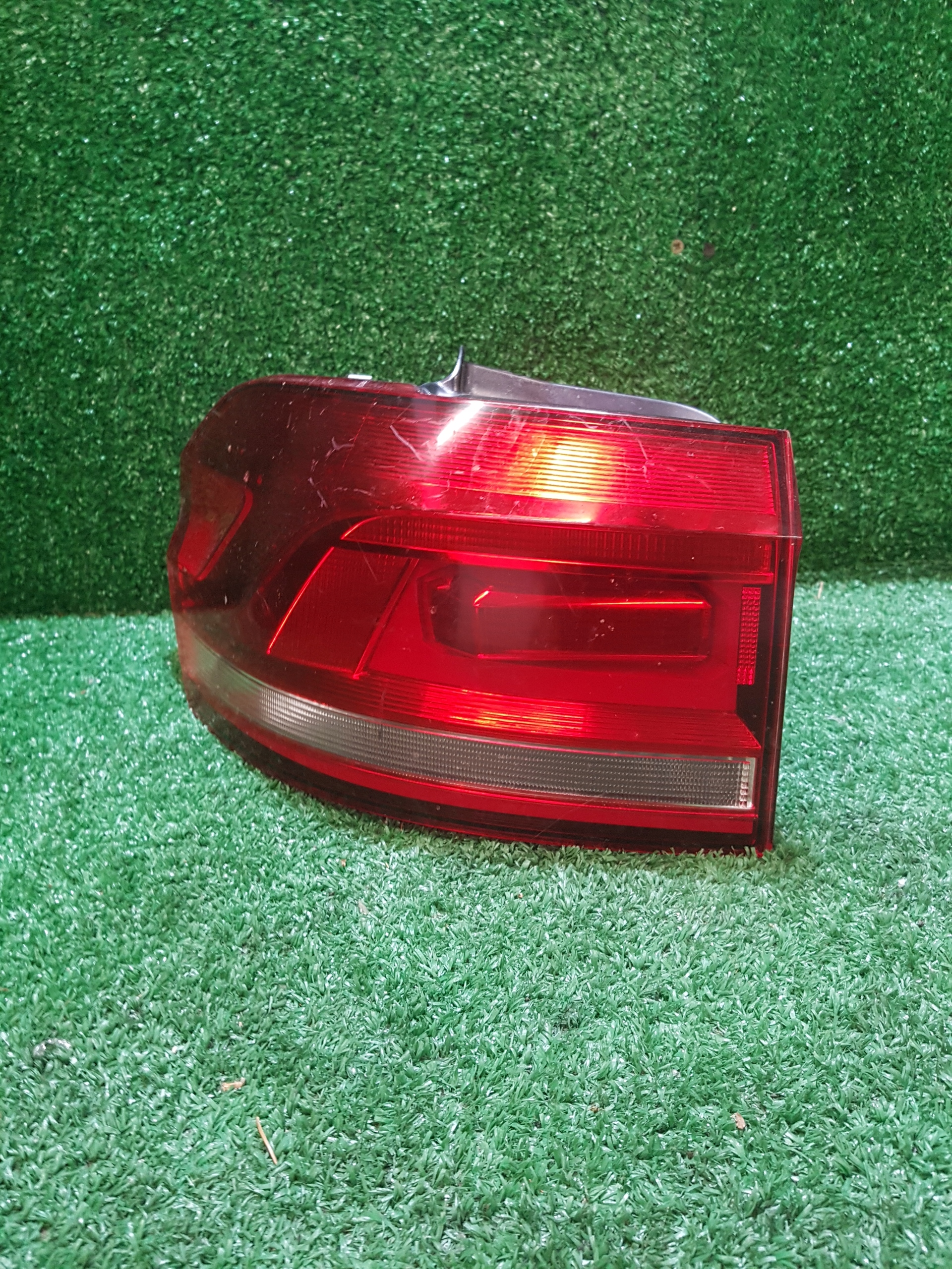 light left rear VOLKSWAGEN TOURAN III 5TA945095