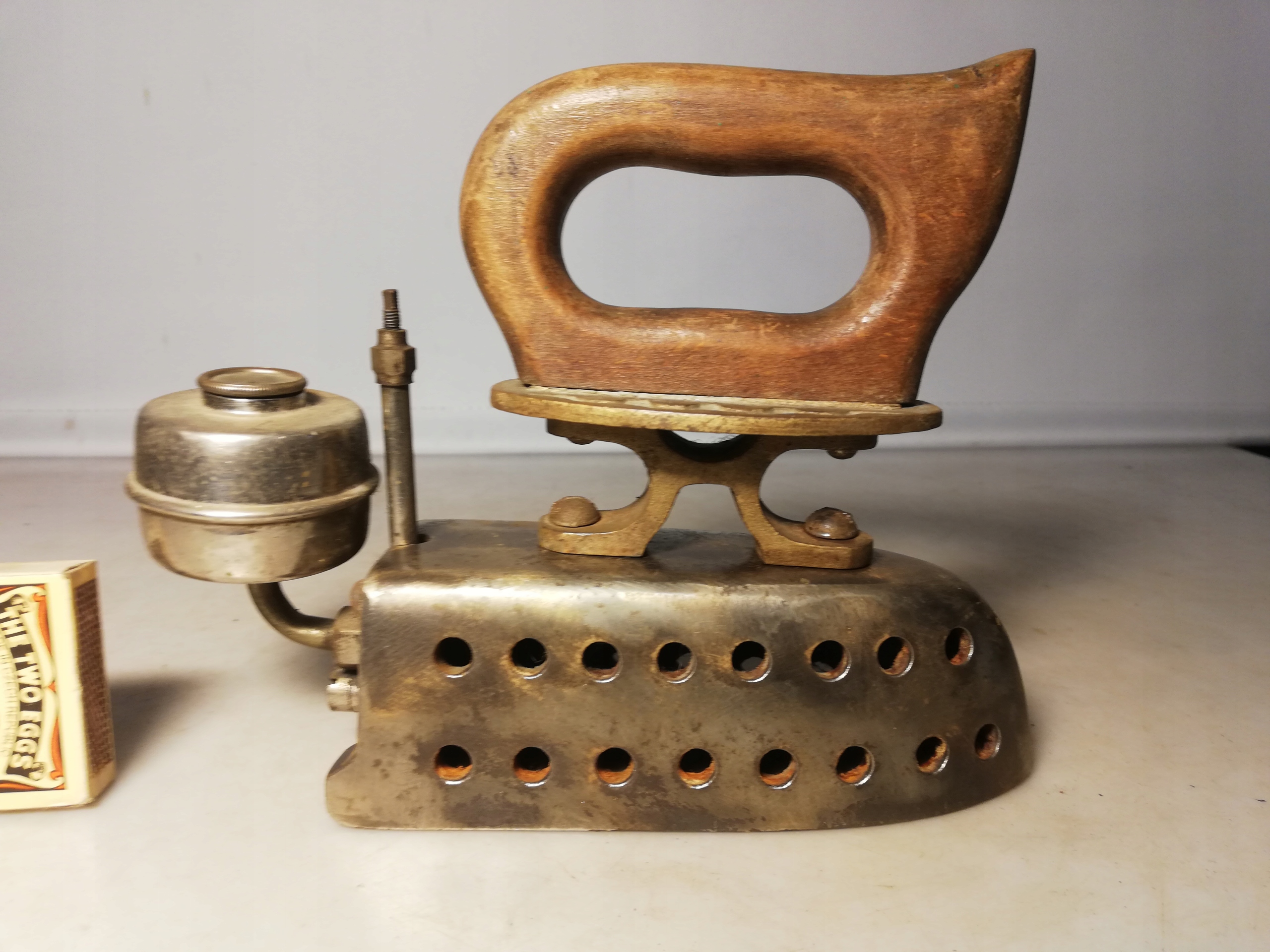 STARE MAŁE ŻELAZKO SPIRITUSOWE