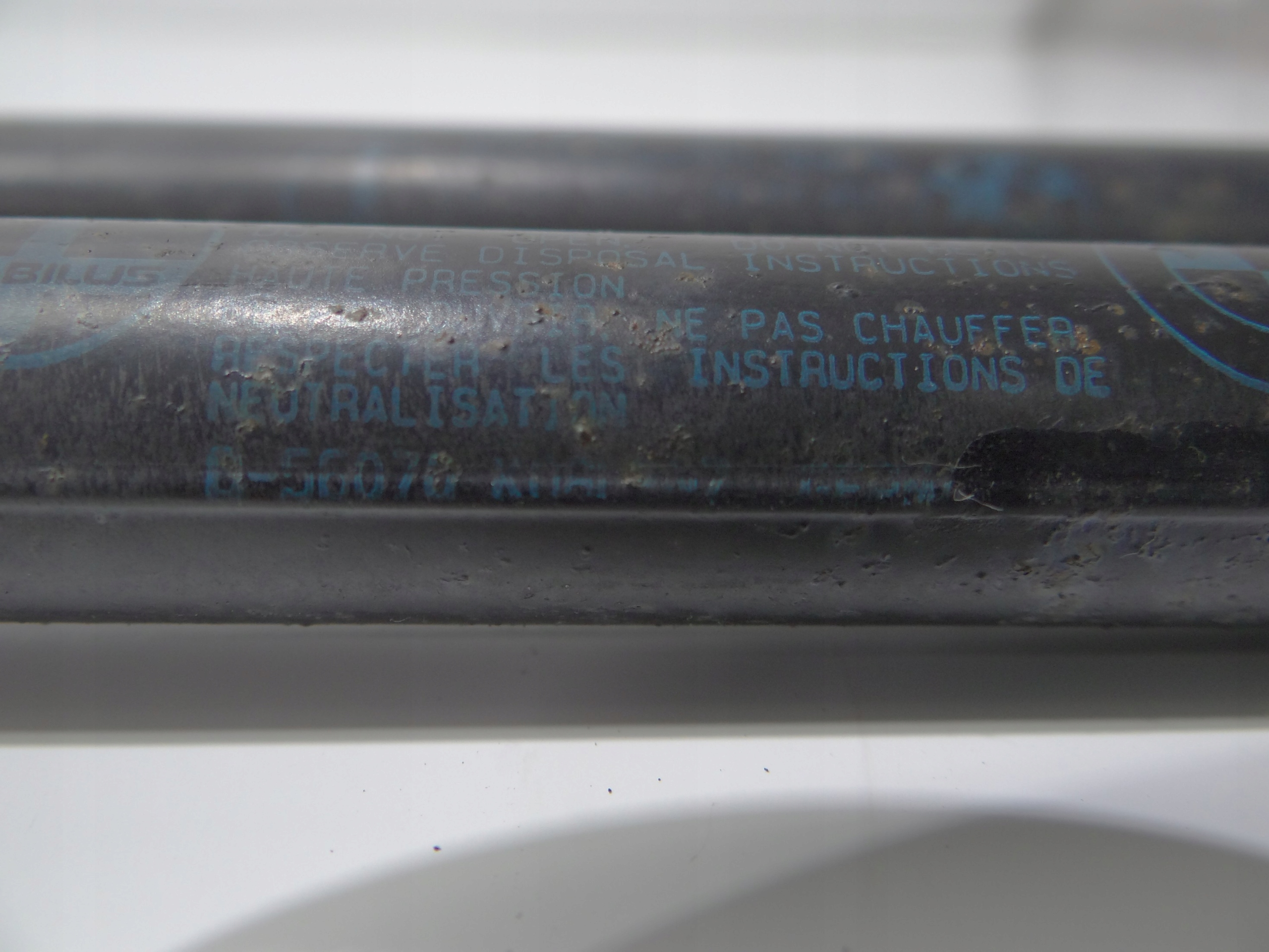 Gasfeder Dämpfer der Kühlergrill BMW E46