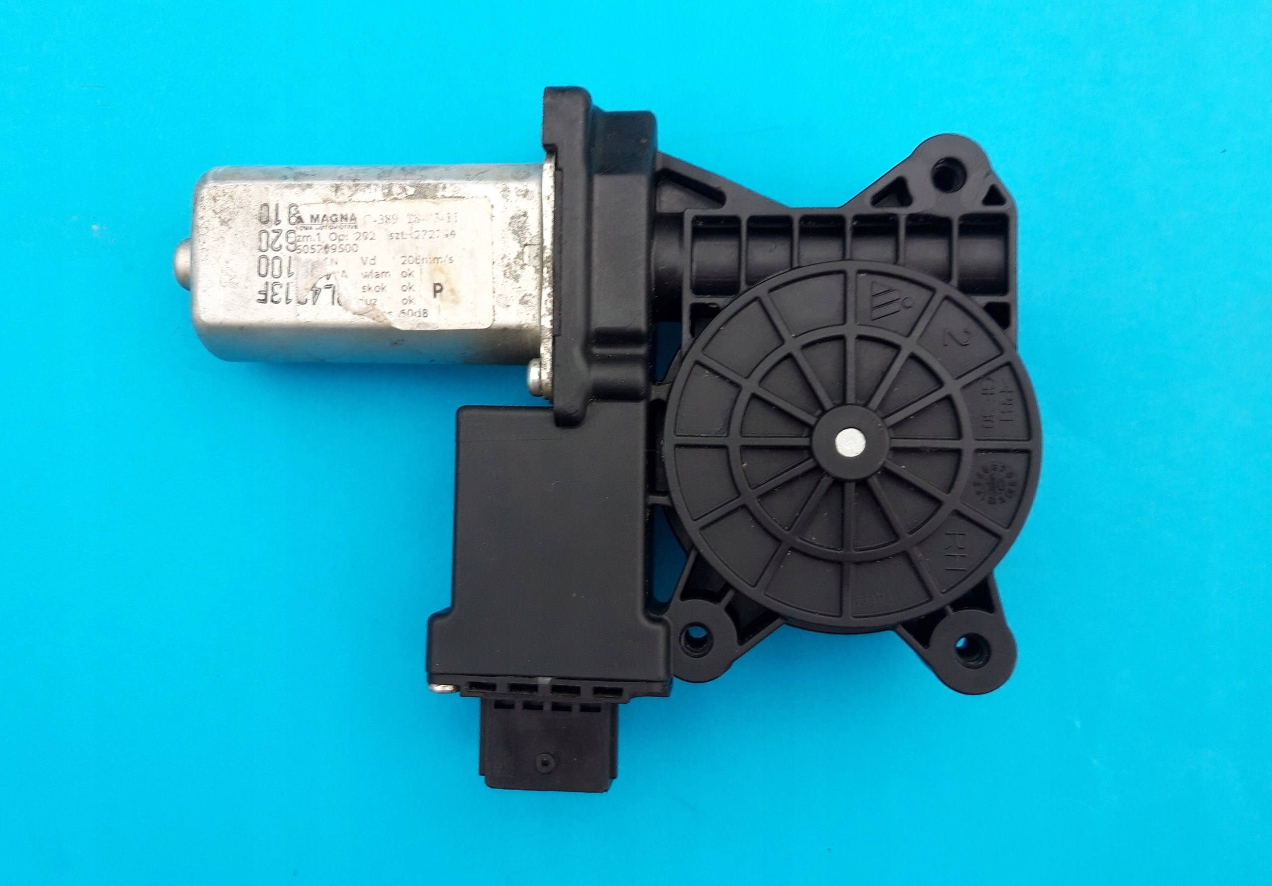 Alfa Romeo MITO SILNIK podnosnika szyby Prawy W-WA Producent części Alfa Romeo OE