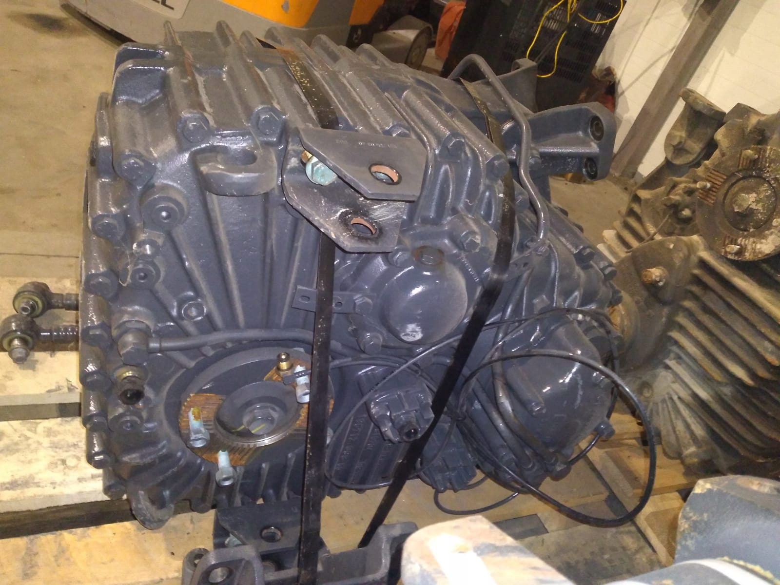 A0002800300, VG2400-3W/1.448, - Редуктор Mercedes Actros новый VG2400 8x8 6x6 8x6