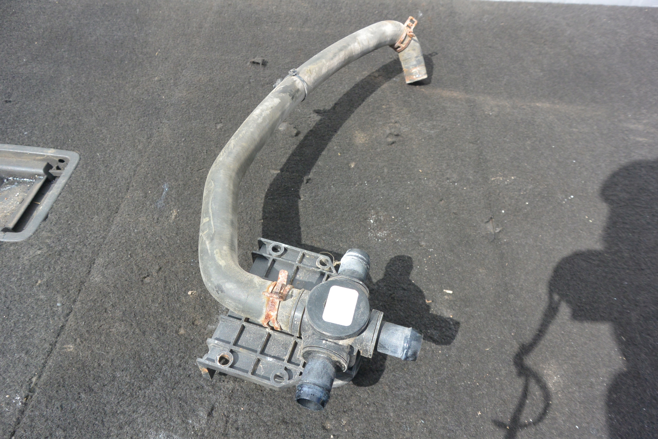 PUMPA VENTIL VODE PRIJENOS TESLA MODEL S 12-16