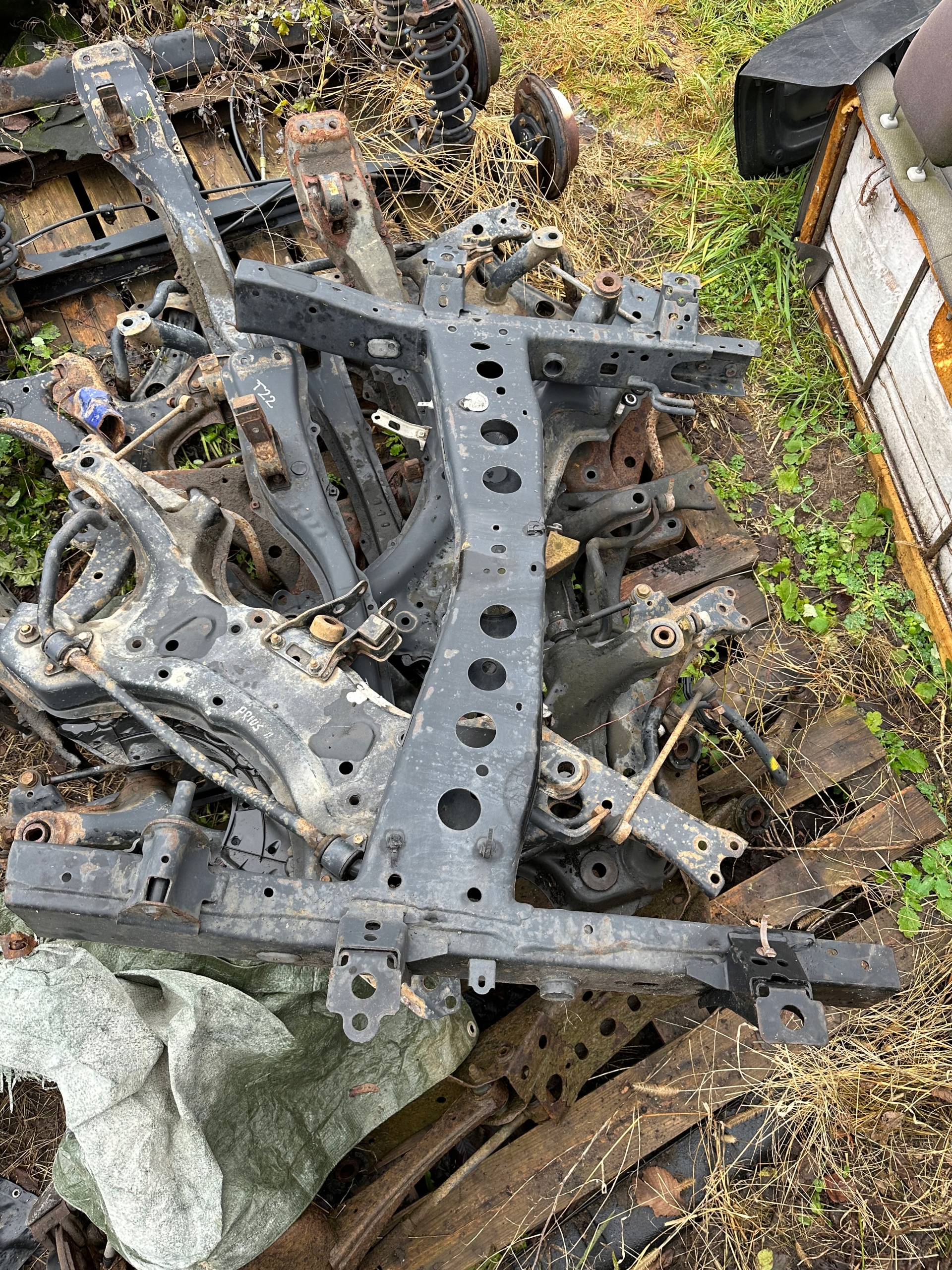 TOYOTA HILUX VIII TYŁ RAMY RAMA 2016-2024