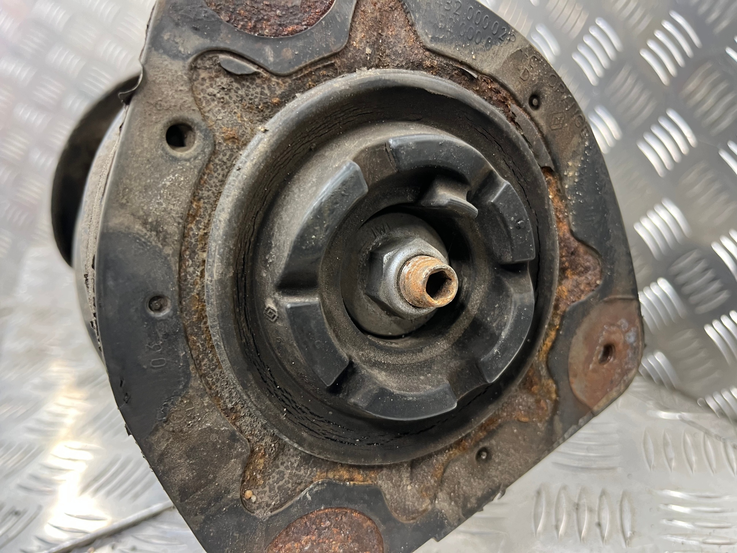 MCPERSON left front front RENAULT LAGUNA 3 JGM1134T