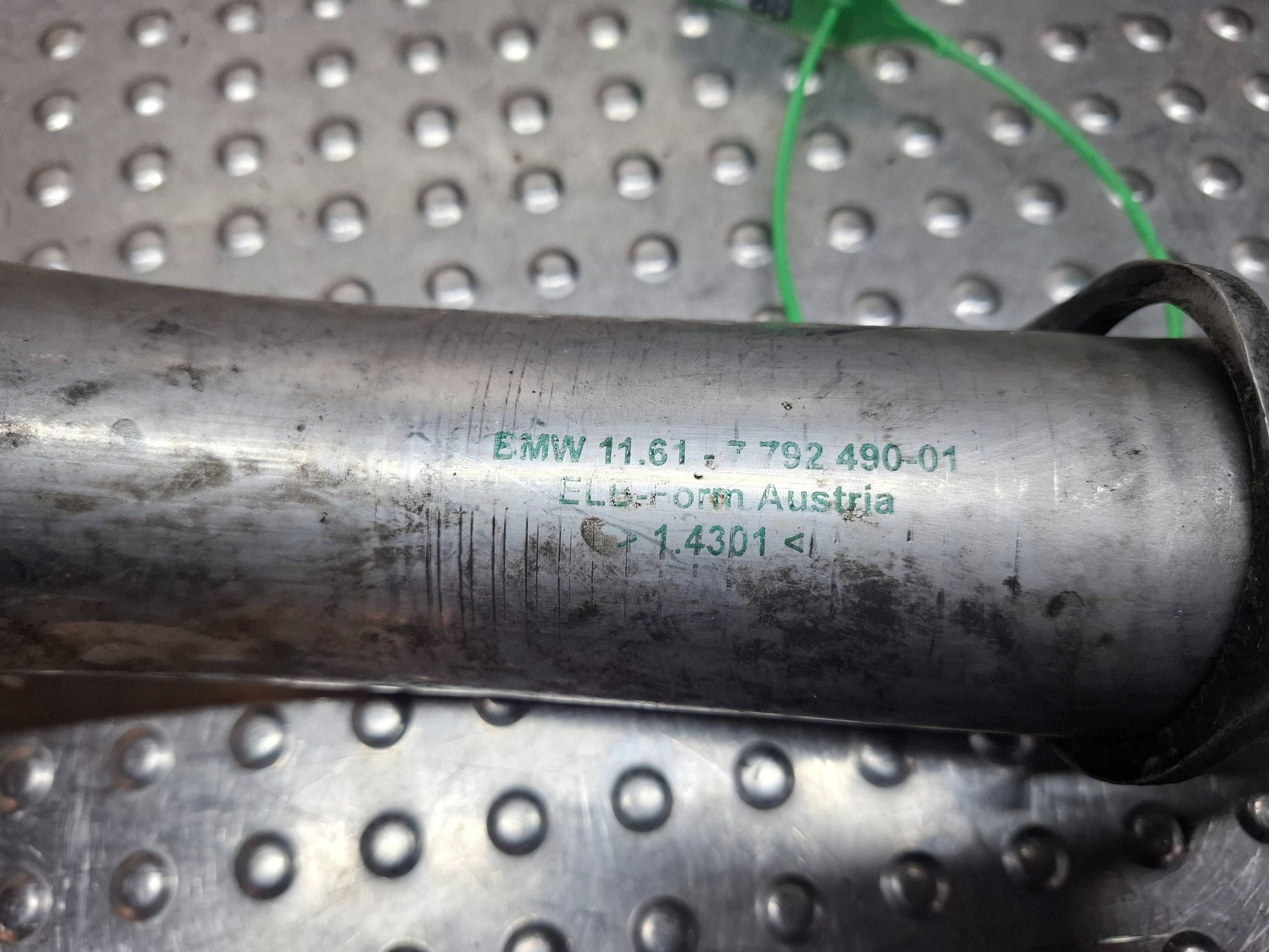 vedení hadice intercoolera 7792490 BMW 5 E60 E61 256D2
