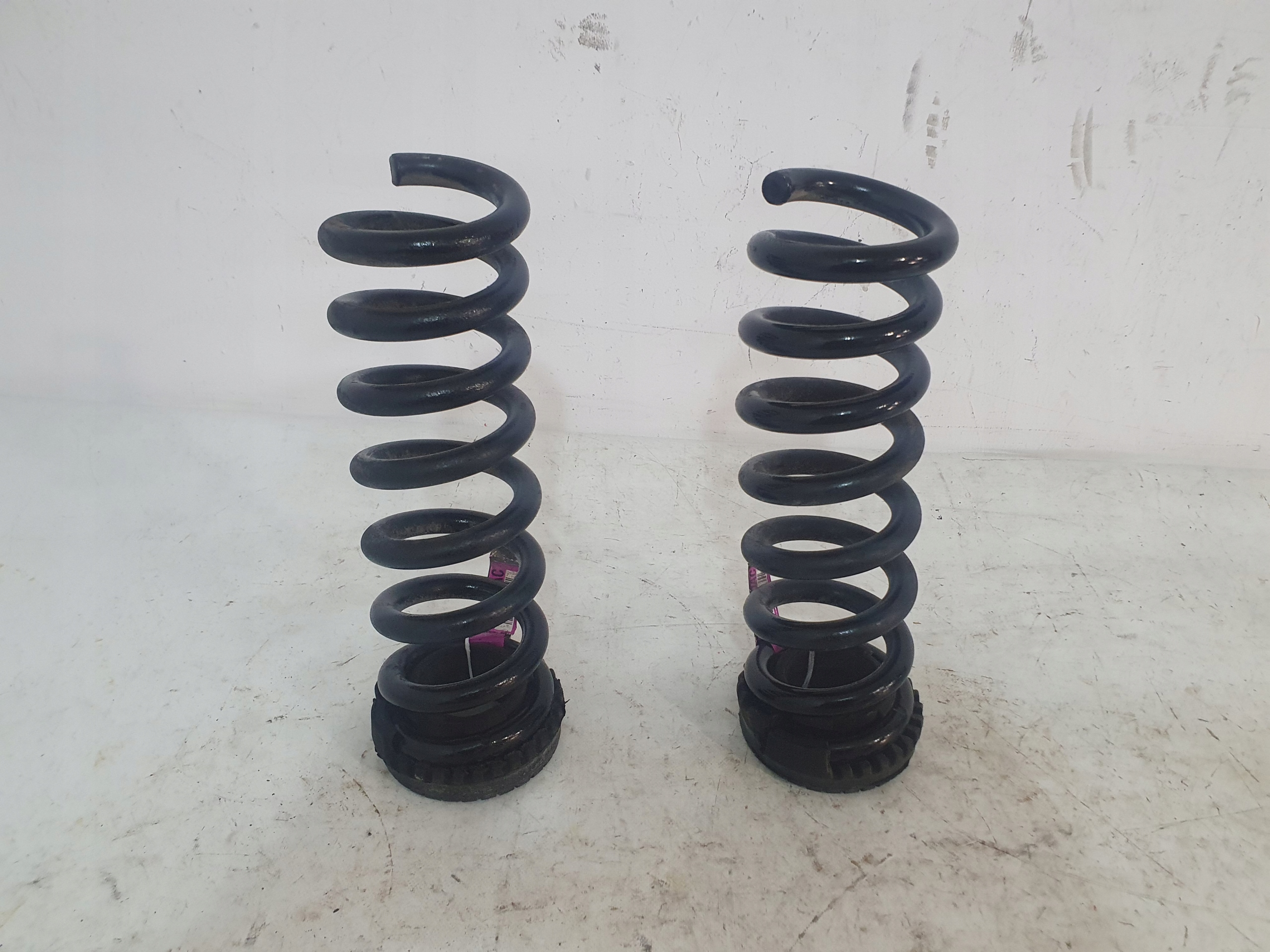 DODGE CHALLENGER CHARGER 15- spring rear part rear left = right 05168900AC