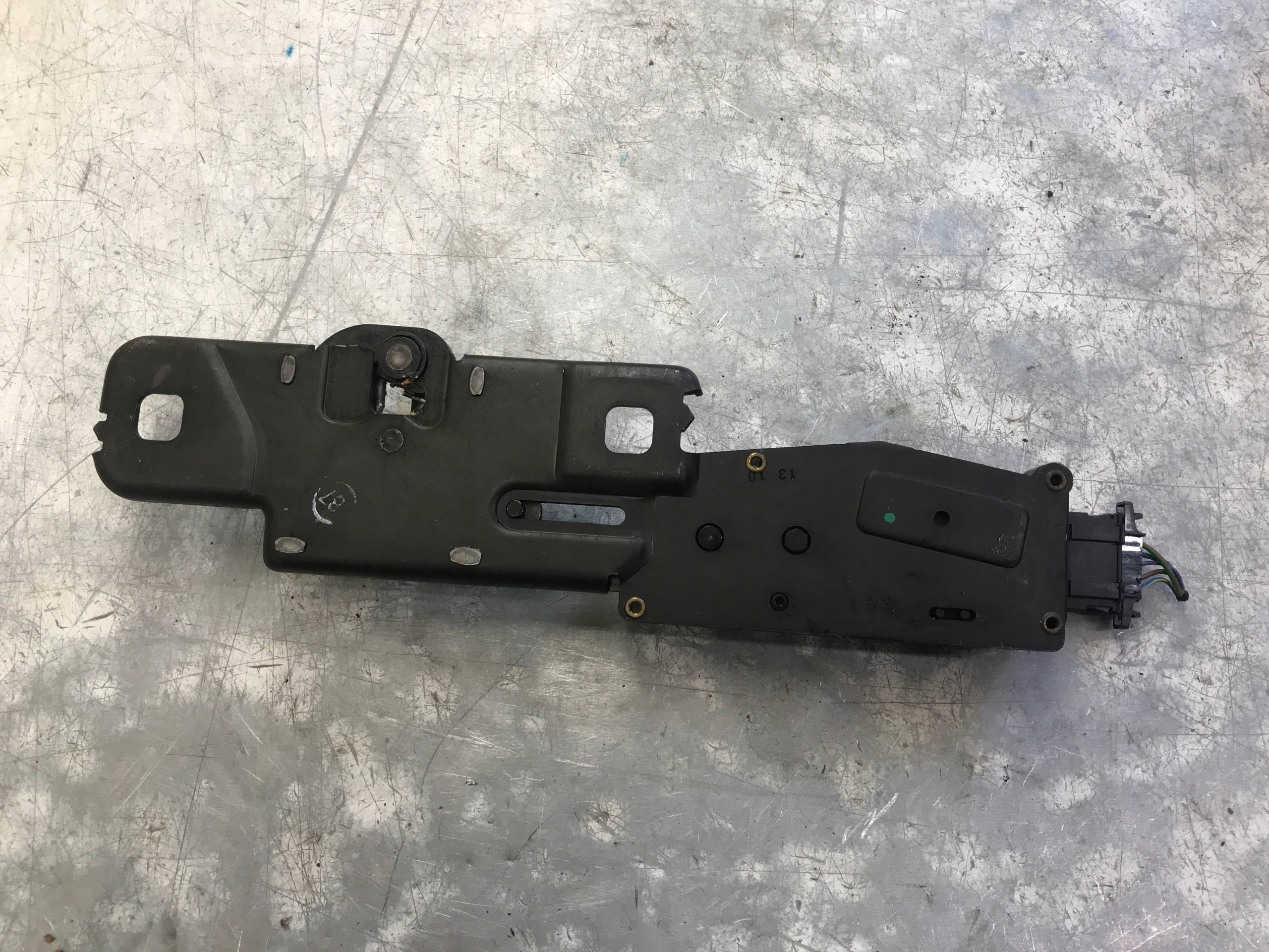 lock DOCIAG bonnet AUDI A4 B8 A6 C6 4F9827383D