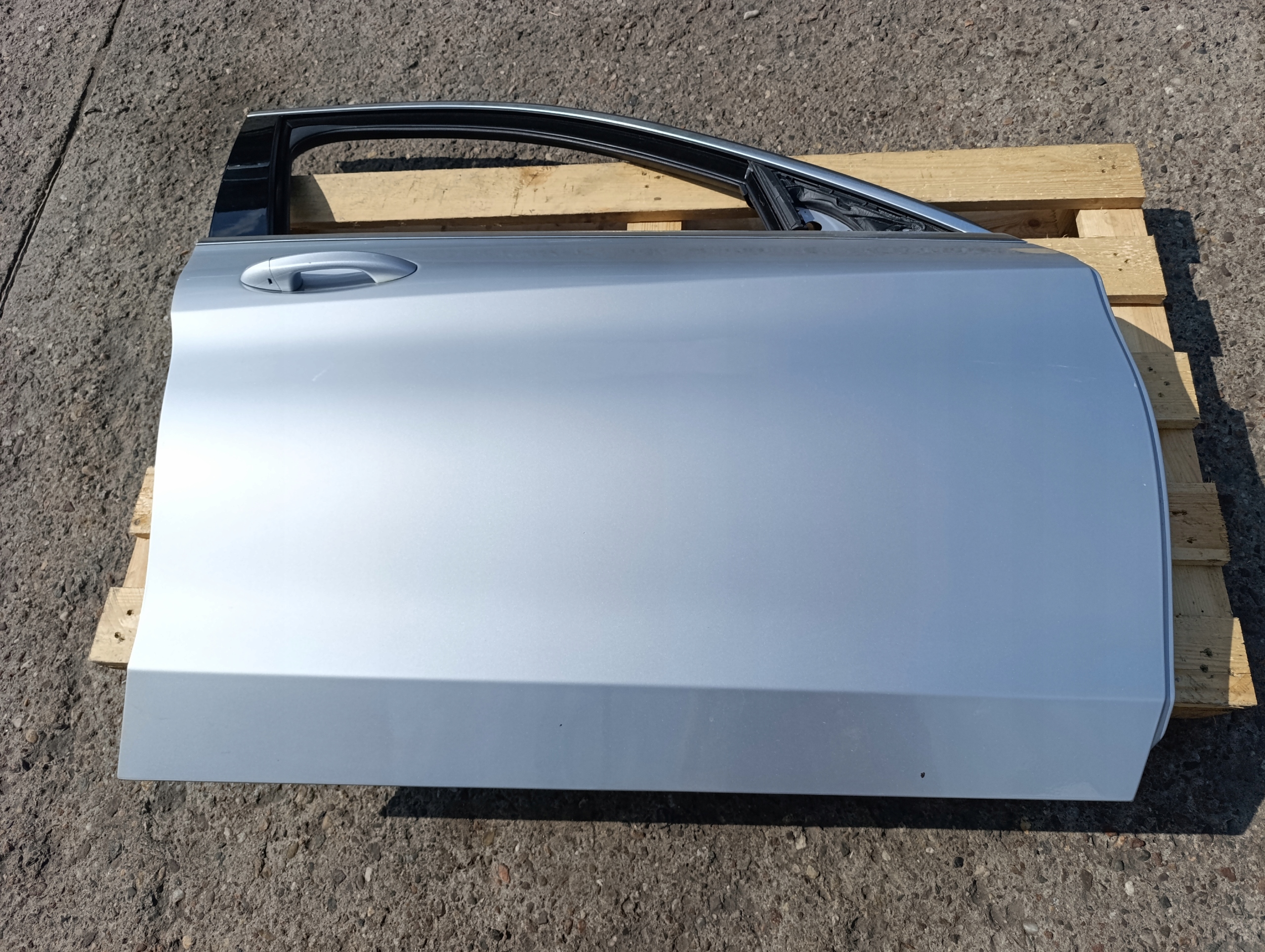 MERCEDES W205 PRAWE PRZEDNIE DRZWI 775