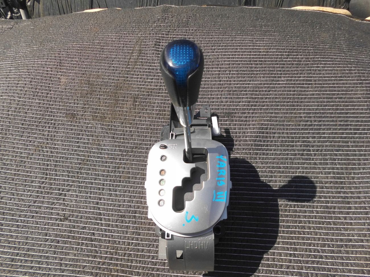 YARIS III HYBRID РЫЧАГ ПЕРЕКЛЮЧЕНИЯ ПЕРЕДАЧ АВТОМАТ