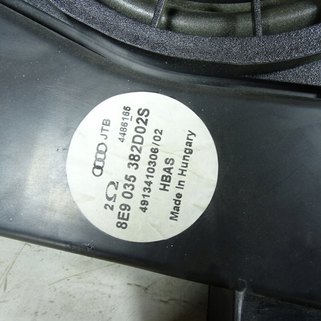 Subwoofer AUDI A4 (8EC, B7) 8E9035382D02S 2.0L diesel 100kW 2007