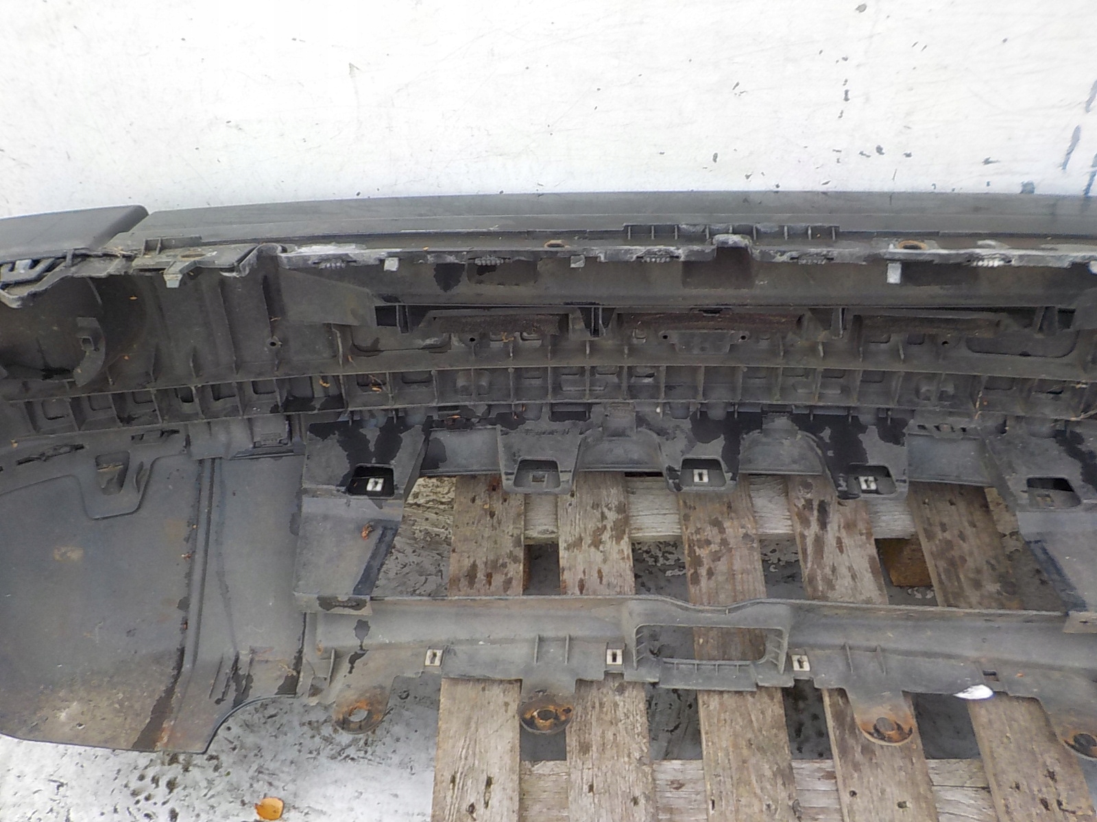 36 LAND ROVER DISCOVERY III nárazník předek přední