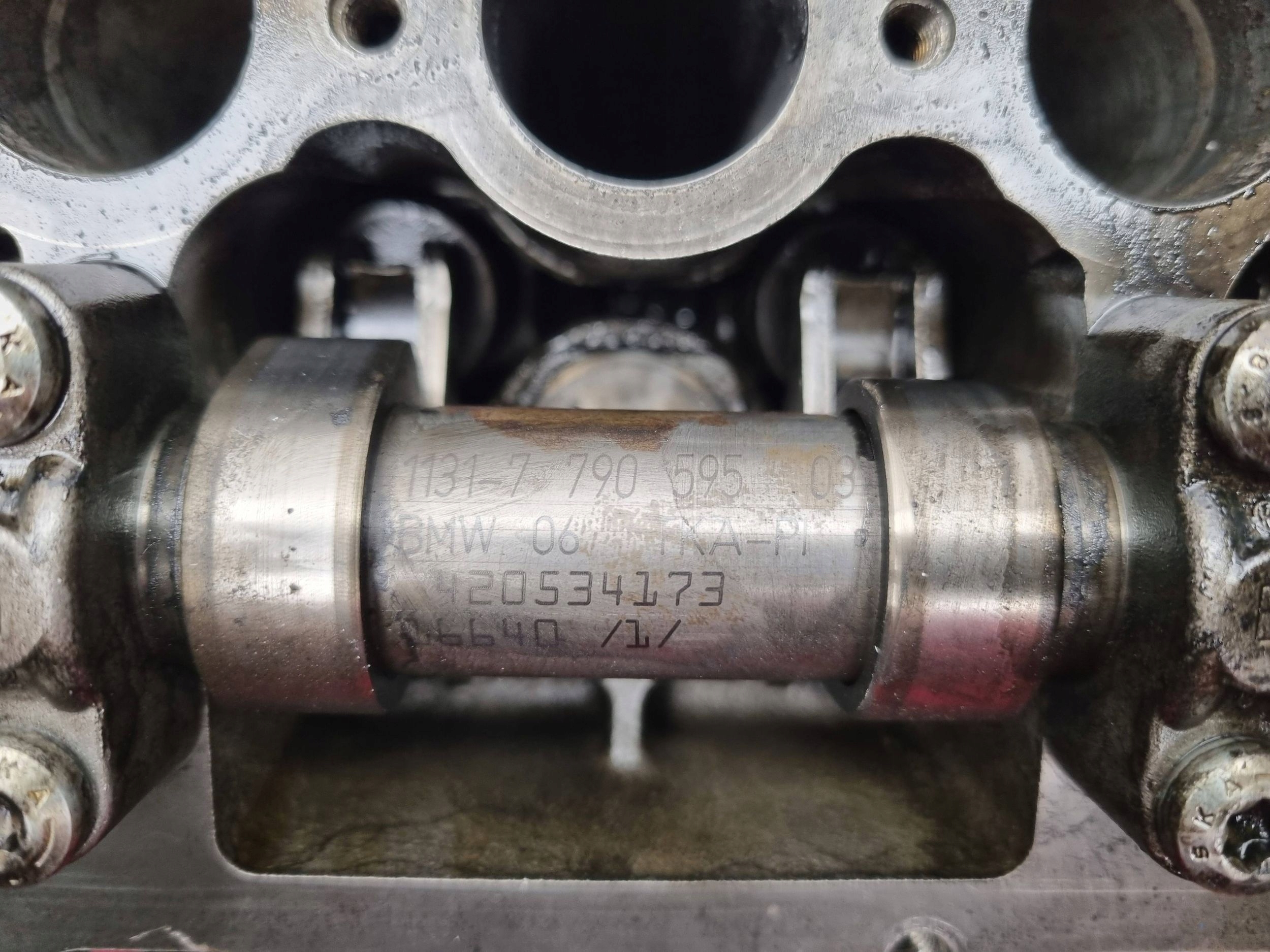 hlava MOTORU vačky KPL 7781211 BMW E90 E91 E60 E61 E87 X3 E83 2.0D M47T