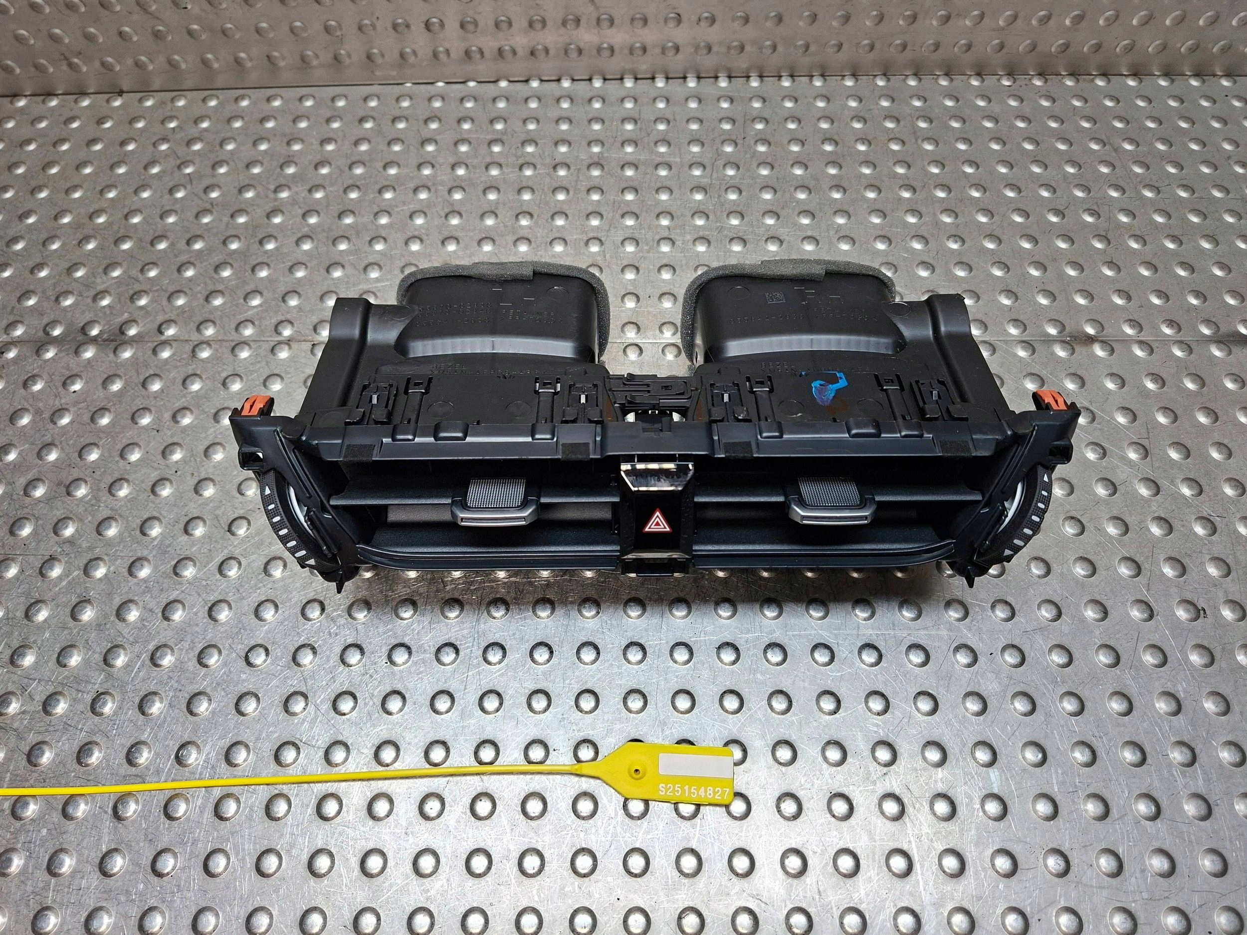 grid air conditioning devices central TOYOTA COROLLA E21 19- 55670-02830