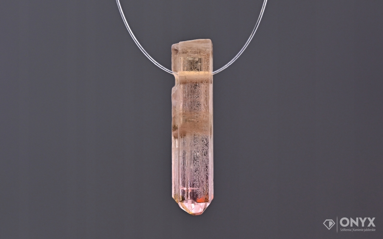 Turmalín provrtaný přírodní křišťál 17x5 mm