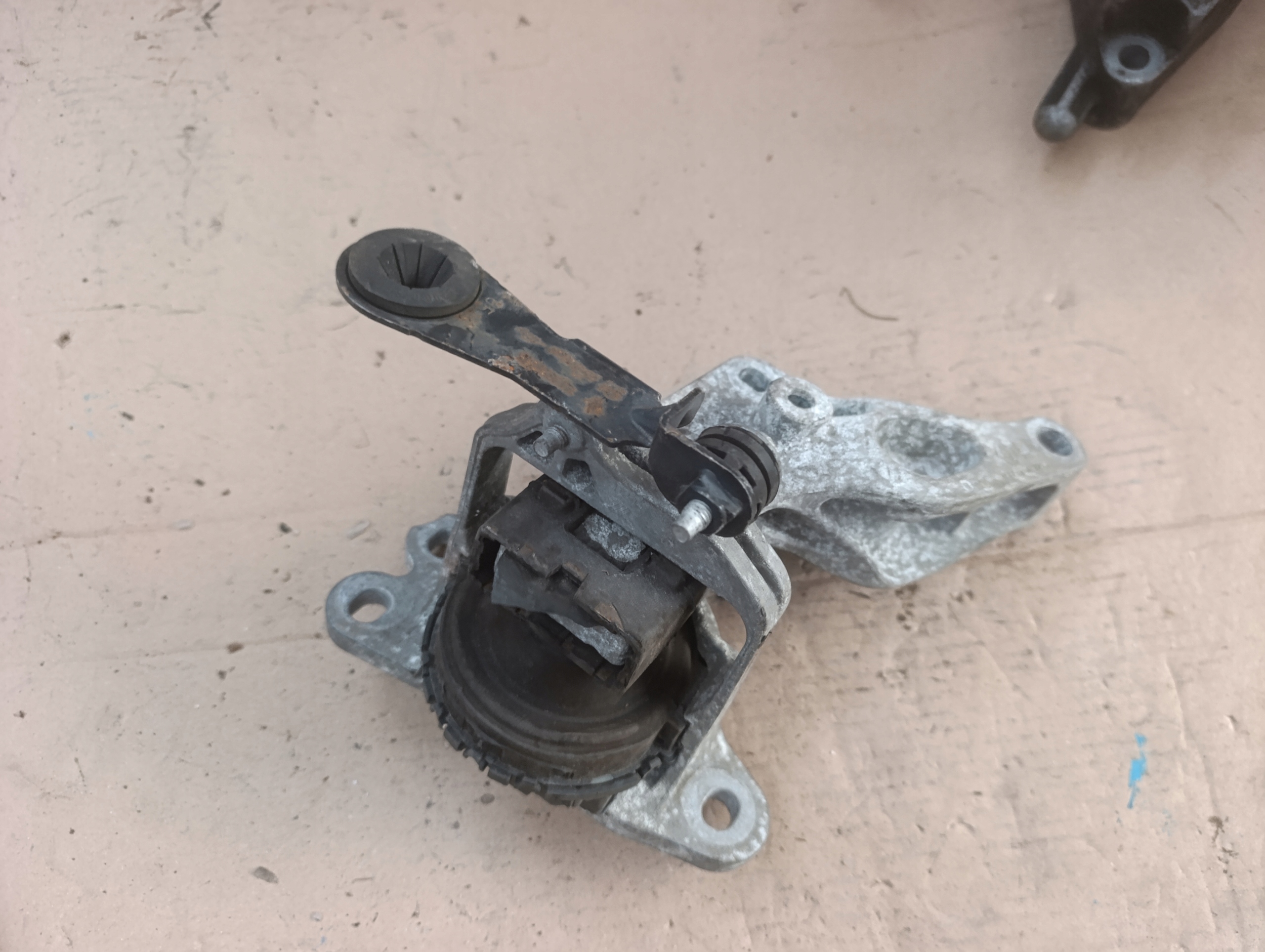 engine mount RENAULT MEGANE III LIFT 1.6DCI 112841371R