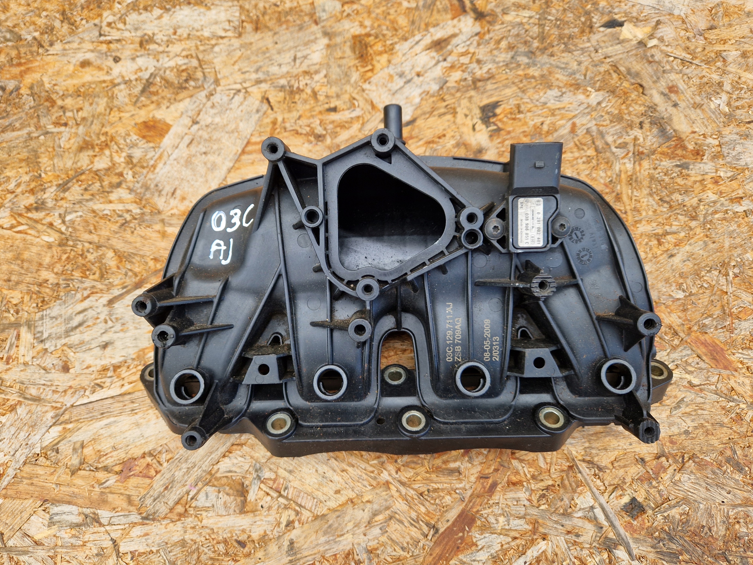 intake manifold VW GOLF PASSAT TOURAN 1.4TSI 03C129711AJ
