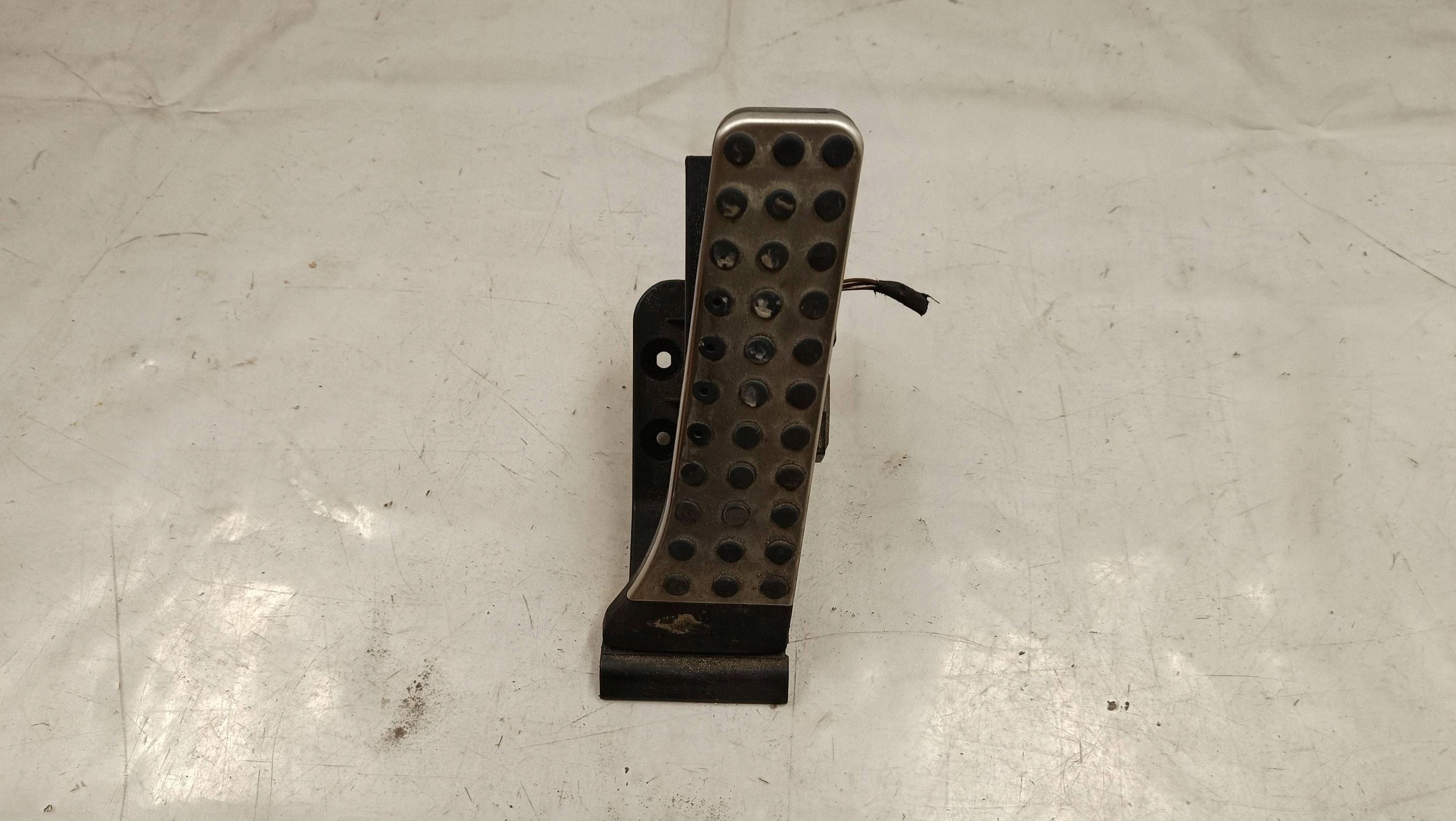 2012 Mercedes-Benz E W212 accelerator pedal A2223001100
