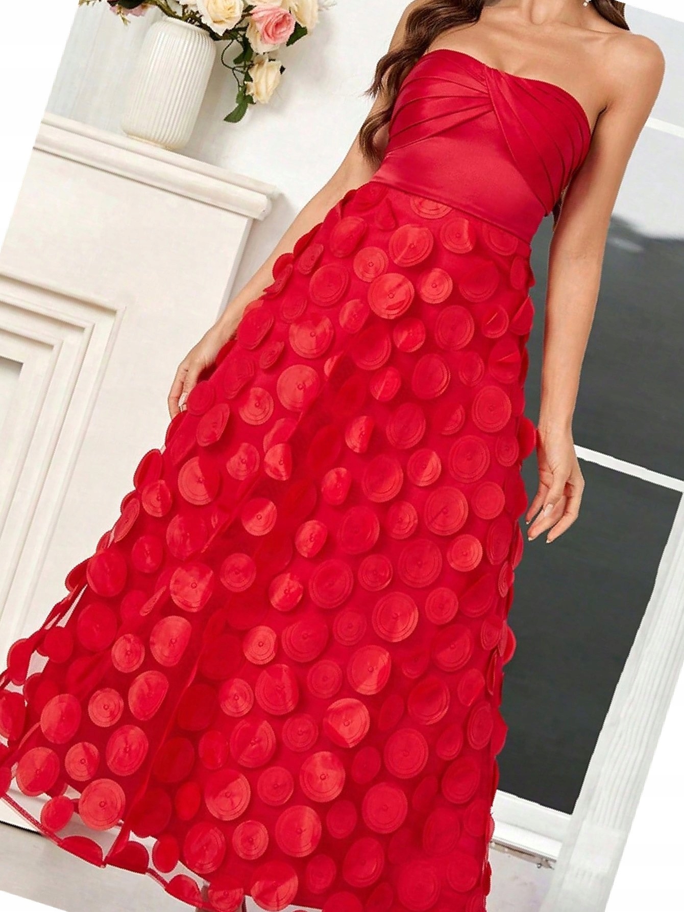 Šaty Balová Maxi 3D se saténovým výstřihem Červená M 38