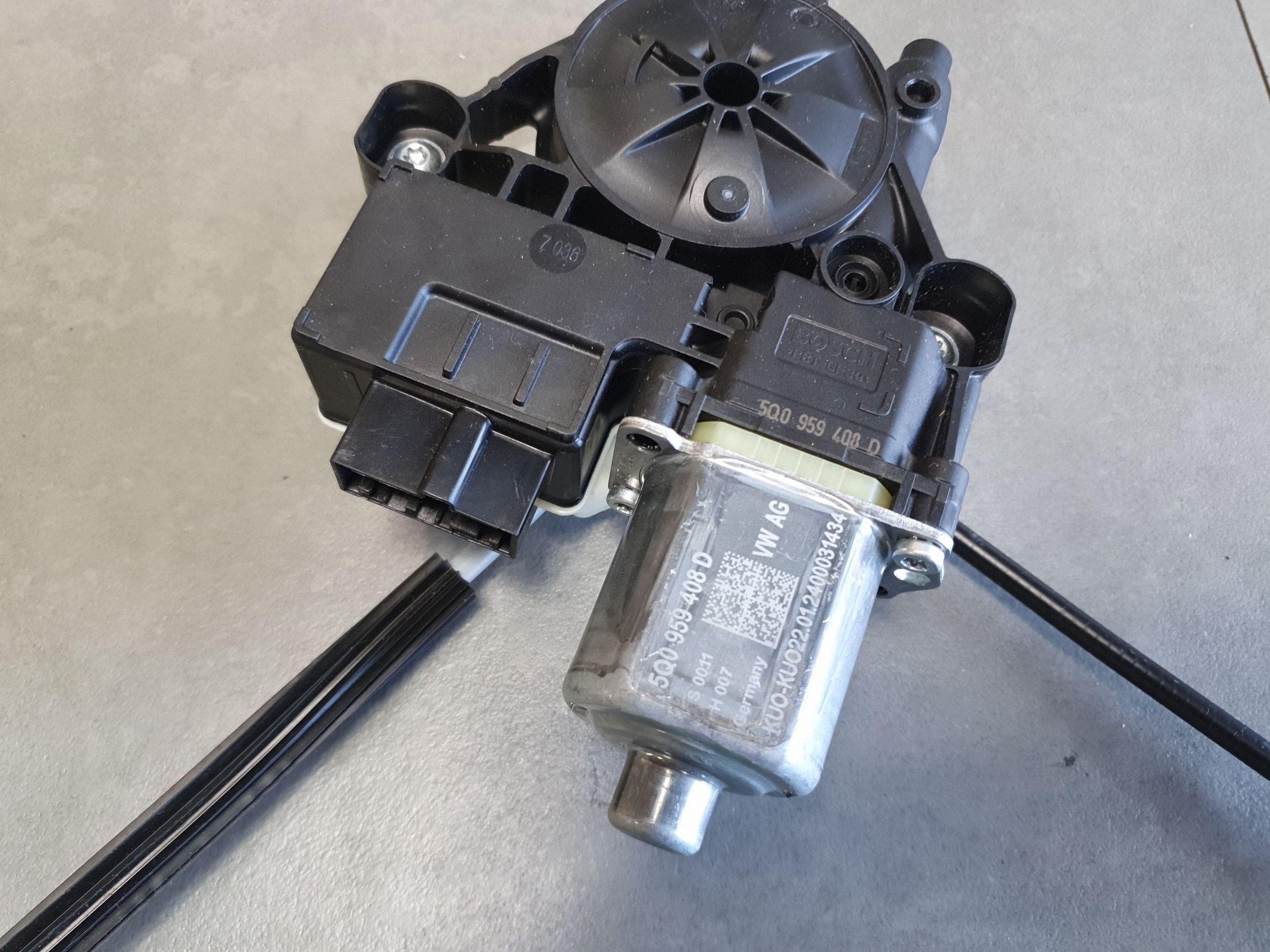 Cupra Leon IV KOMBI window regulator right rear part 5FA839462A