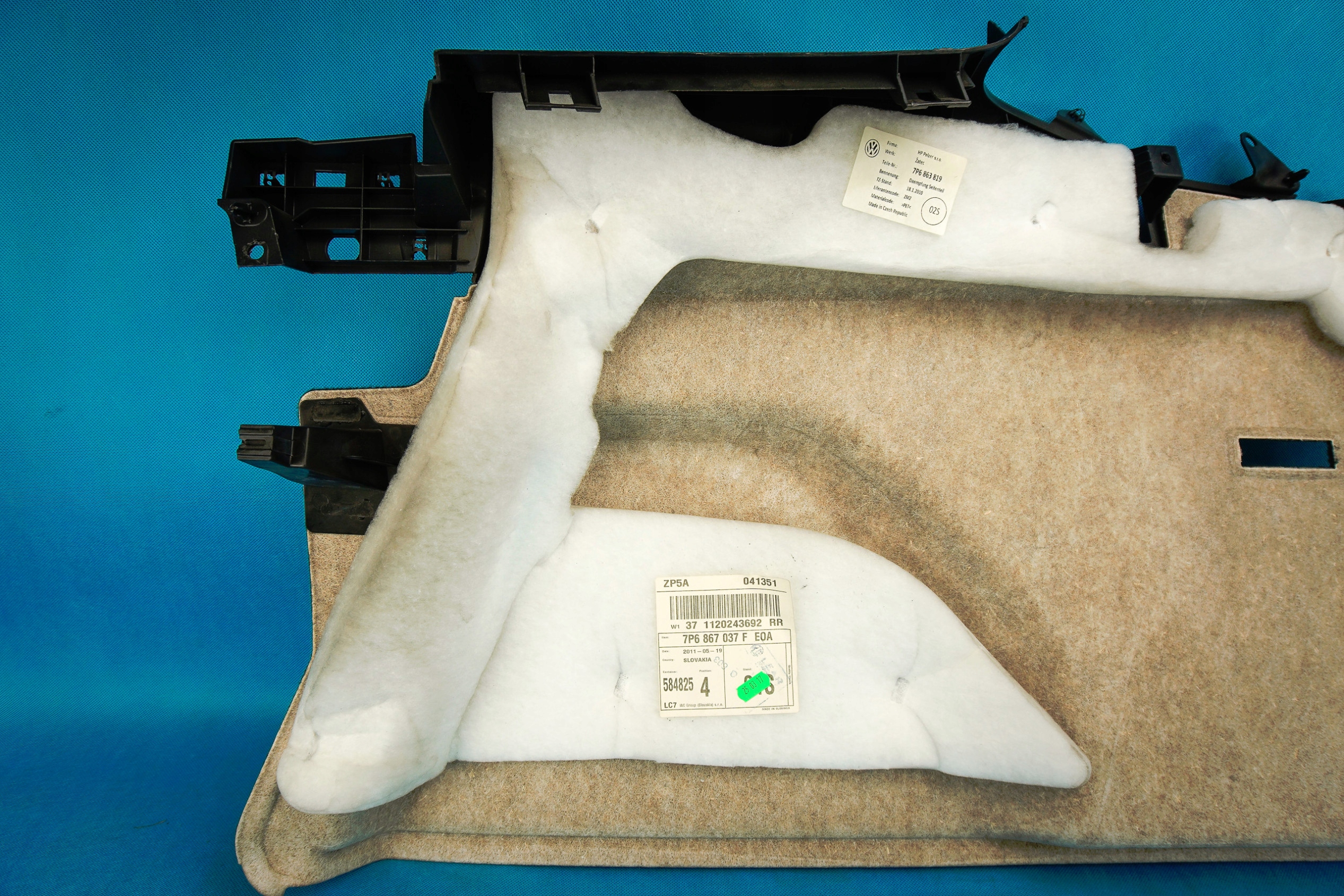 boot upholstery left VW Touareg 7P6867037F EOA