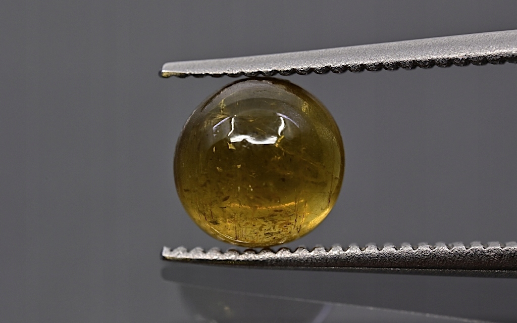 Turmalín kulatý kabošon fi 6,3 mm