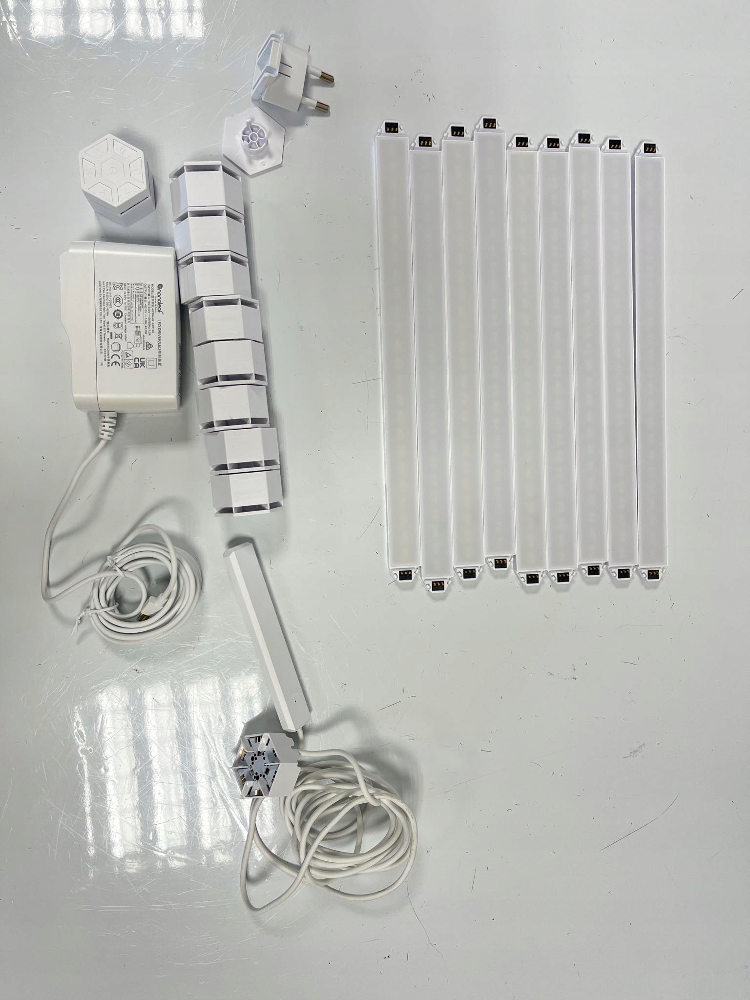 Nanoleaf Lines Starter 9 listew świetlnych HomeKit 42D235 Moc 18 W