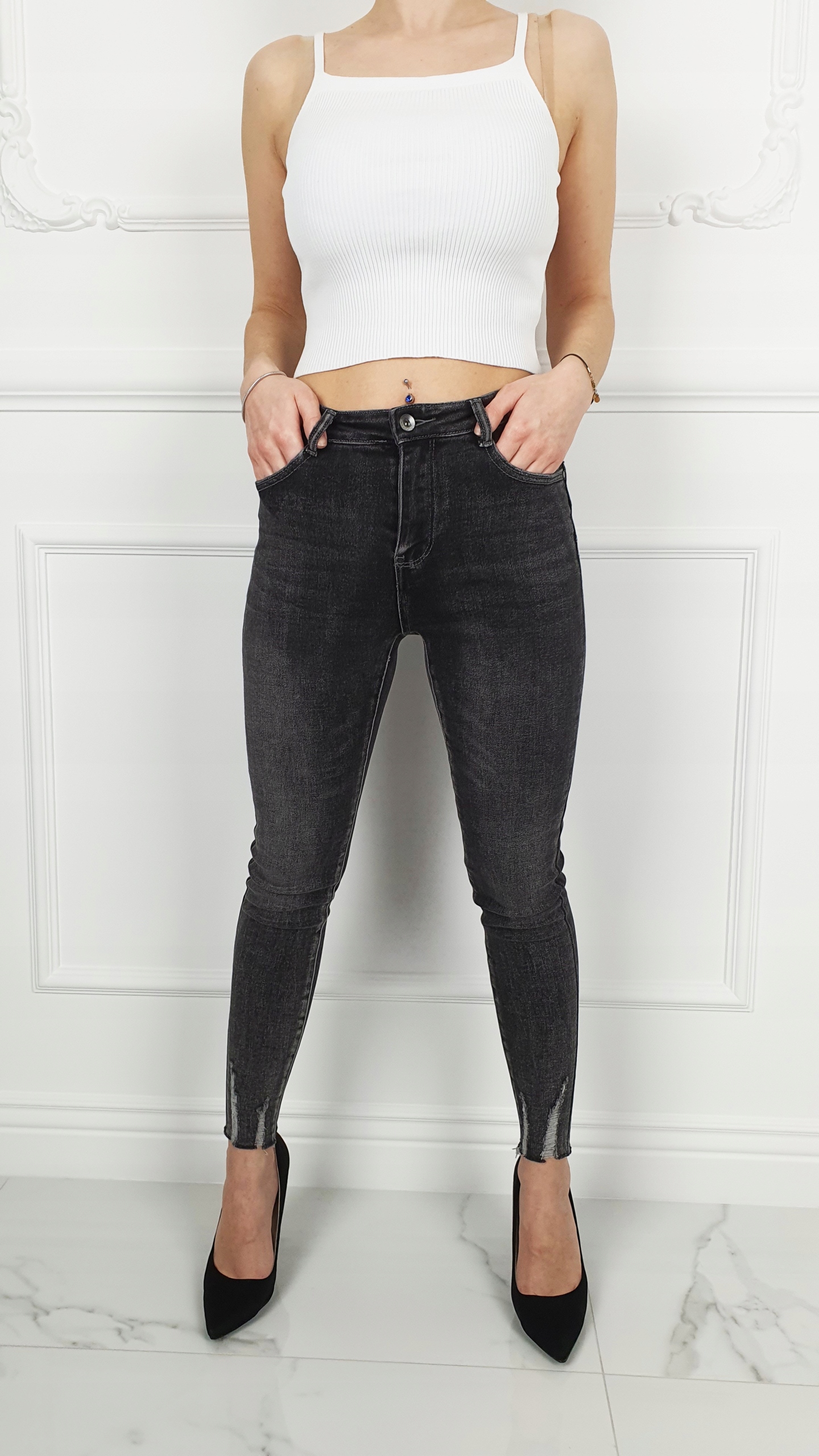 KLASYCZNE DAMSKIE SPODNIE JEANS WYSZCZUPLAJĄCE 2 Model Jeans