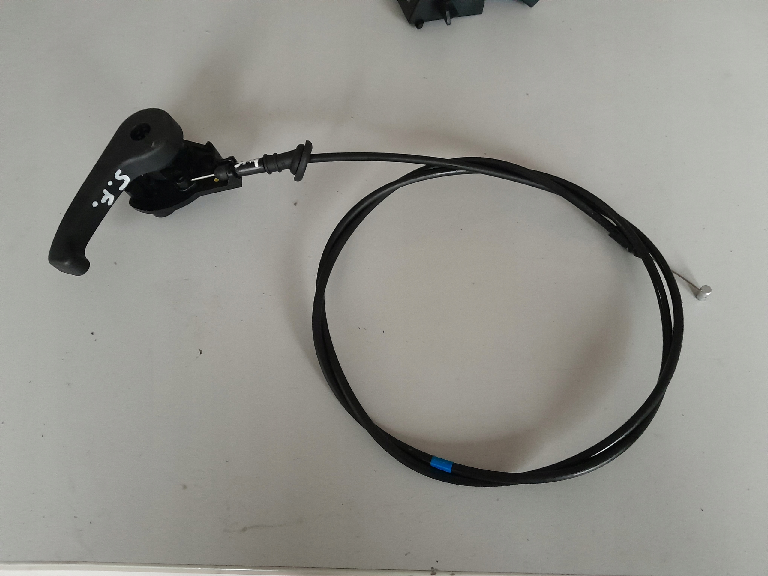 S1000 -S1000 - HYUNDAI SANTA FE IV 2020-23 КАБЕЛЬ КАПОТА РУЧКА