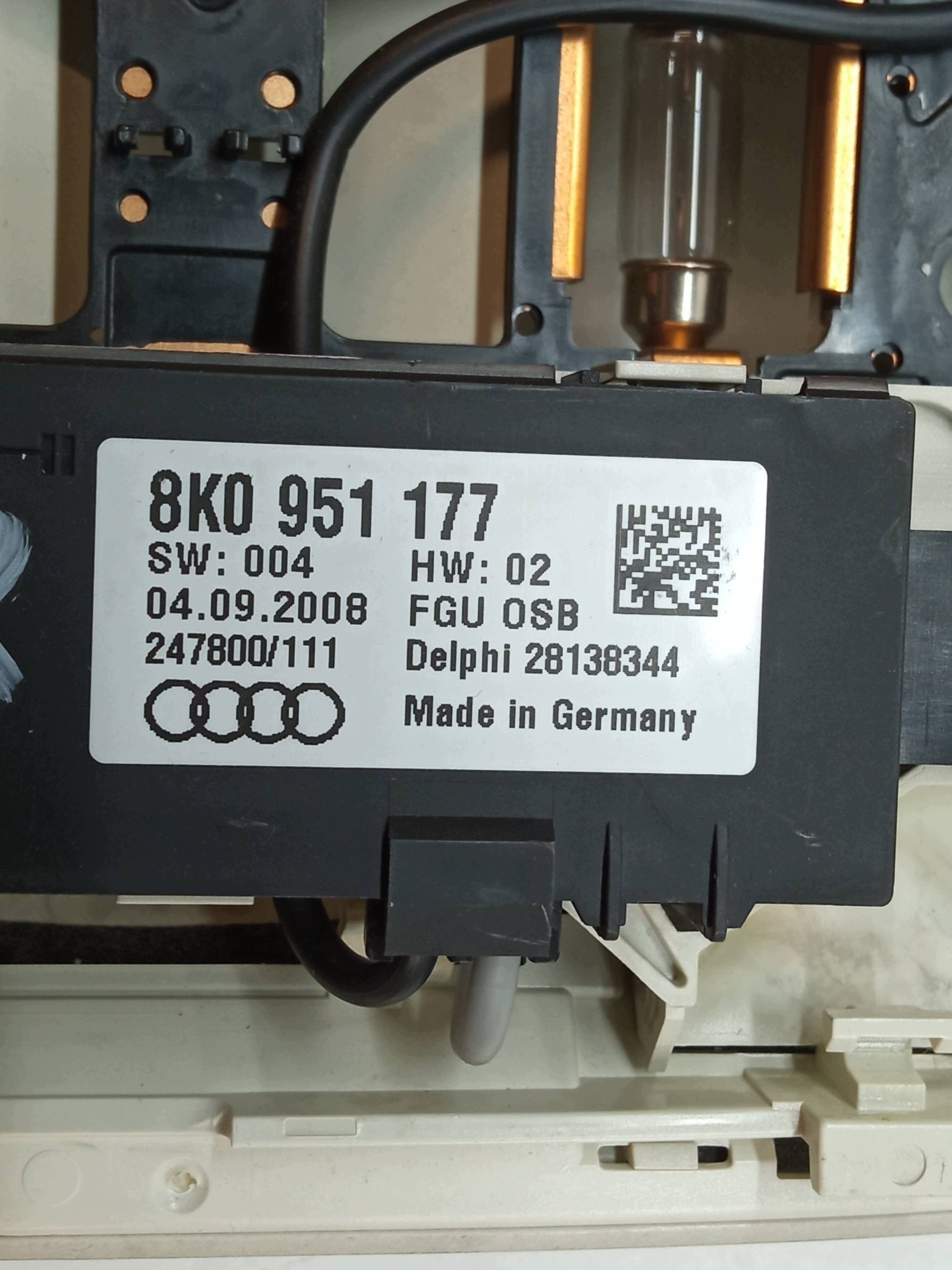 feu de toit 8T0947135A Audi A4 IV (2008-2015) B8
