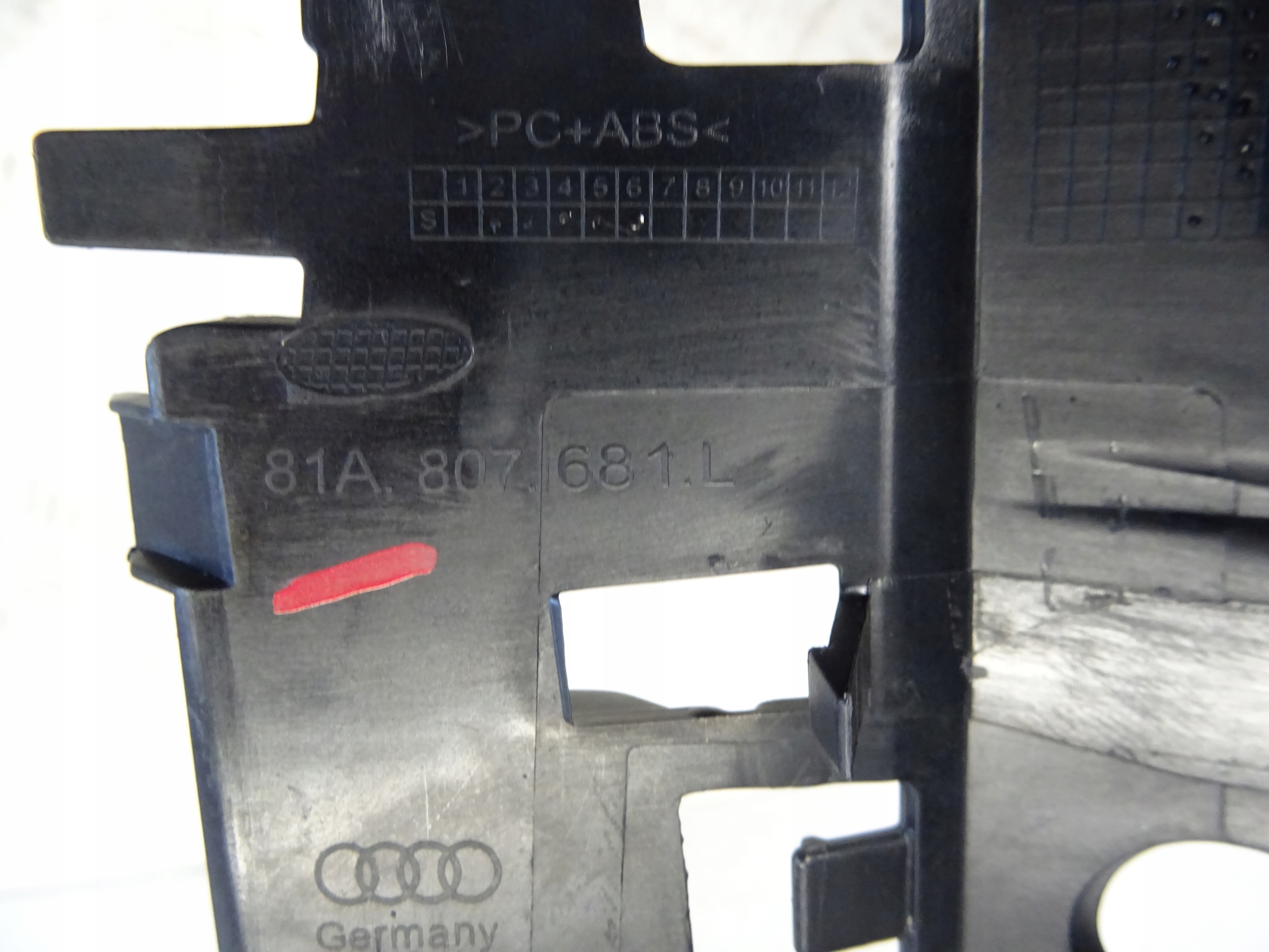 grid of a bumper front front left AUDI Q2 S-LINE 81A807681L