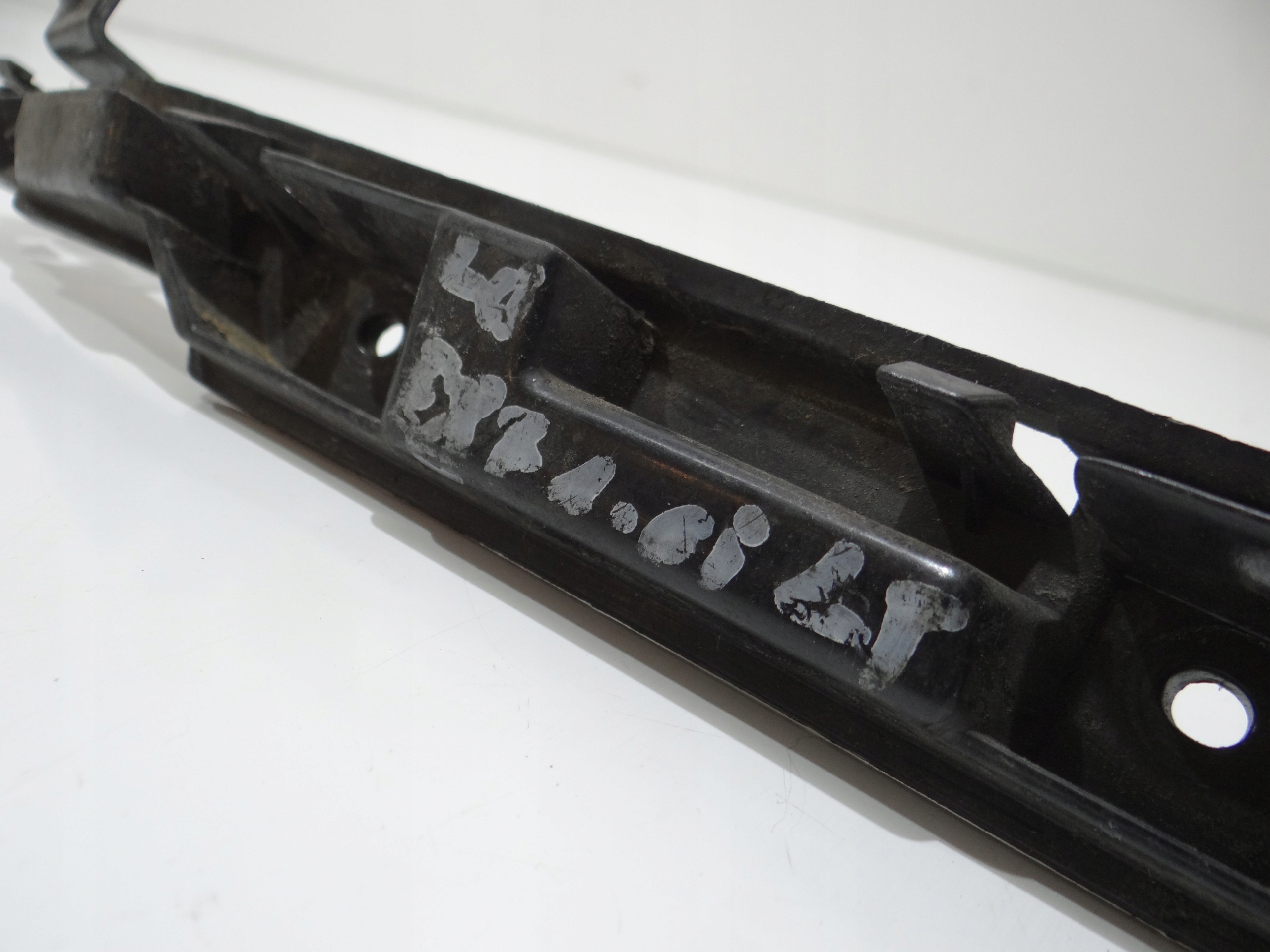 bumper bracket left rear part BMW E87 7058517