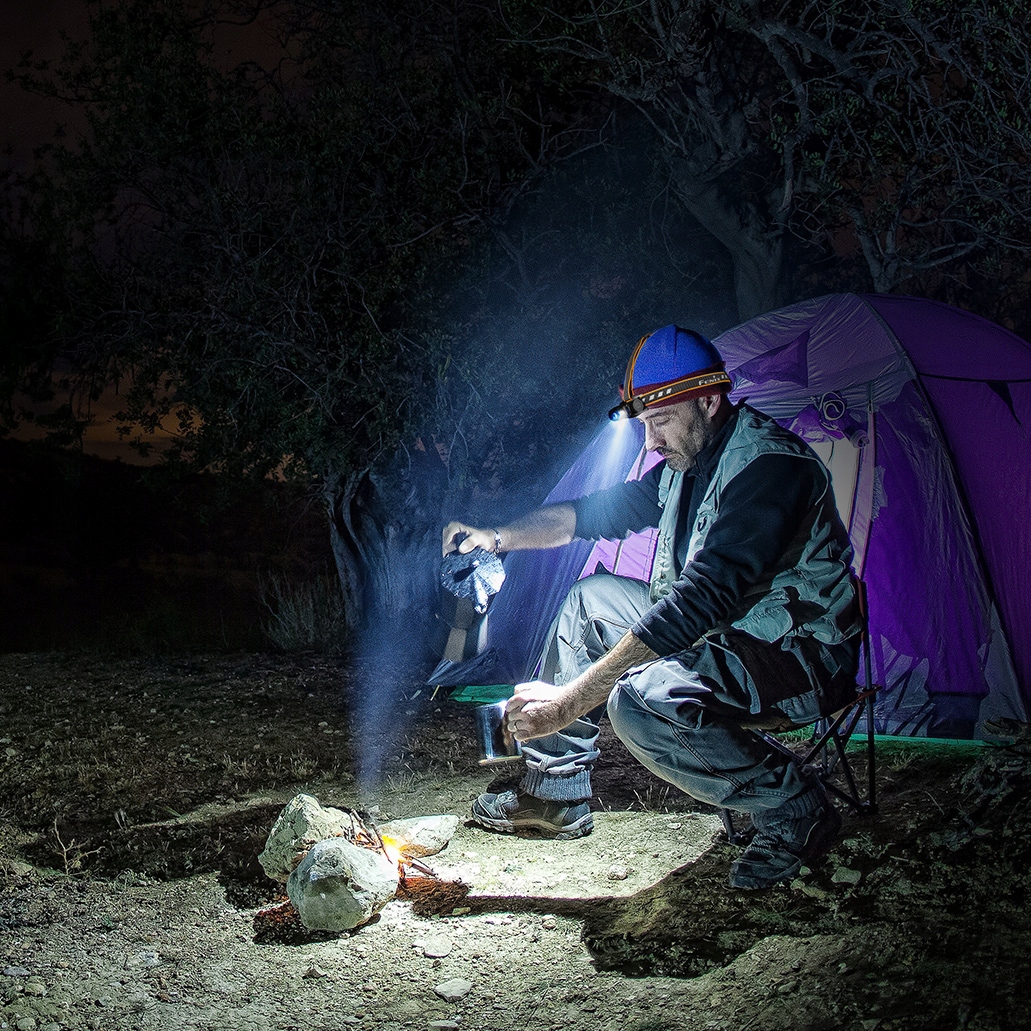 Latarka diodowa Fenix HM60R czołówka 1300 lm USB-C Kolor dominujący czarny