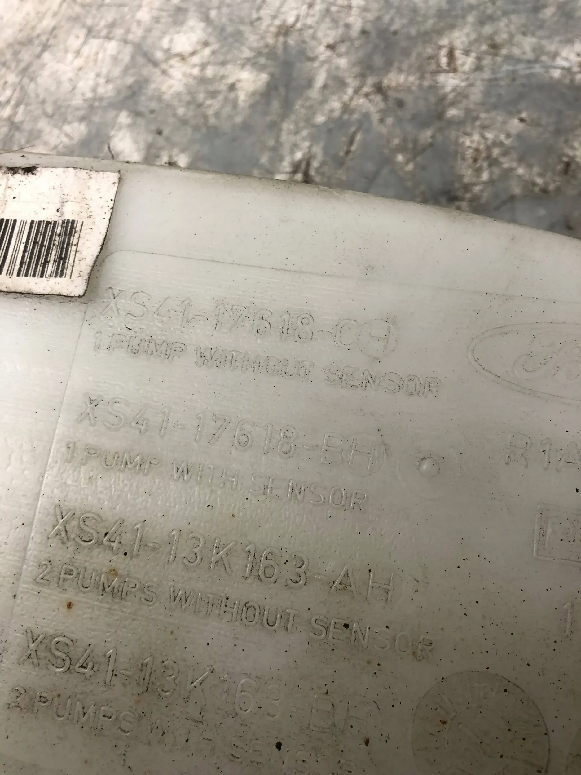 washer fluid tank FORD FOCUS MK1 XS41-17618-BH