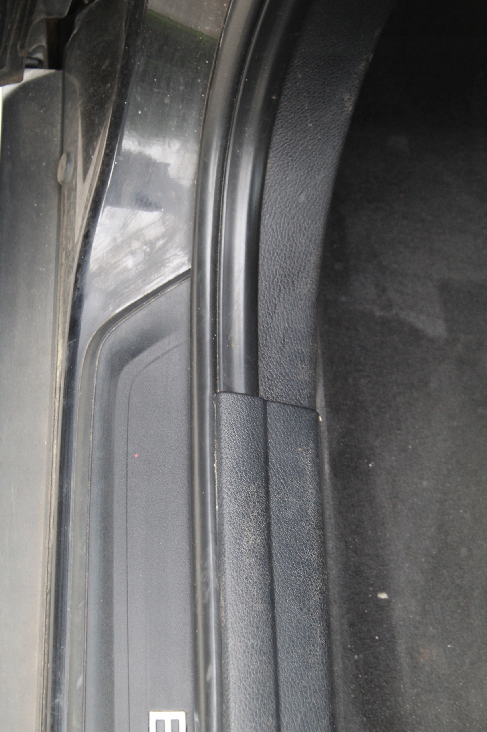 USZCZELKA DRZWI LEWY PRZÓD BMW X1 E84 Producent części BMW OE