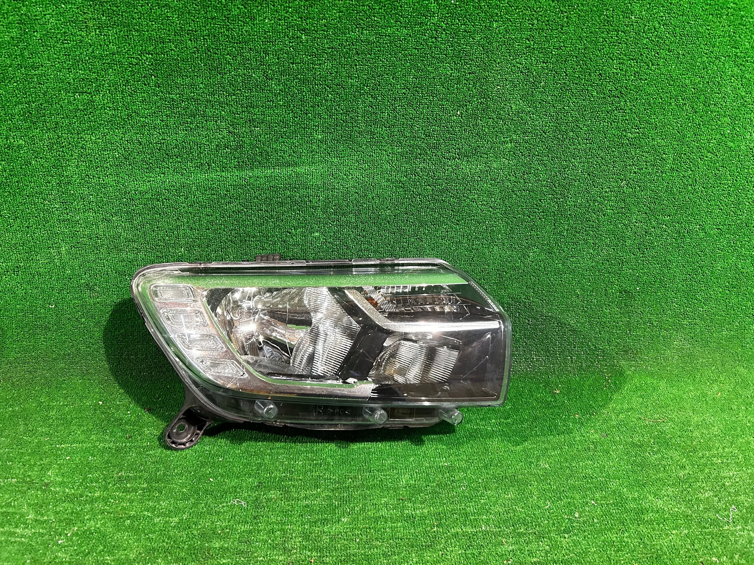 REFLEKTOR right DACIA SANDERO II LIFT