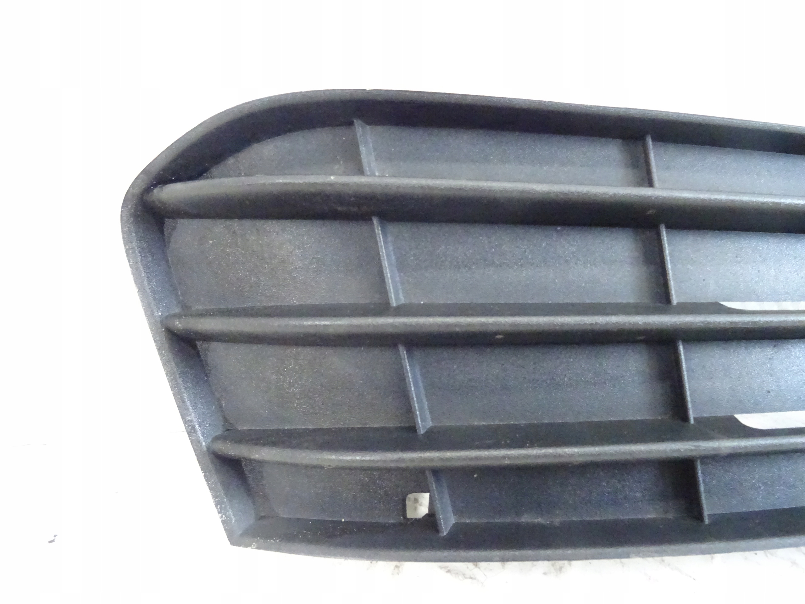 grid of a bumper front front right AUDI A4 B8 LIFT 8K0807682K