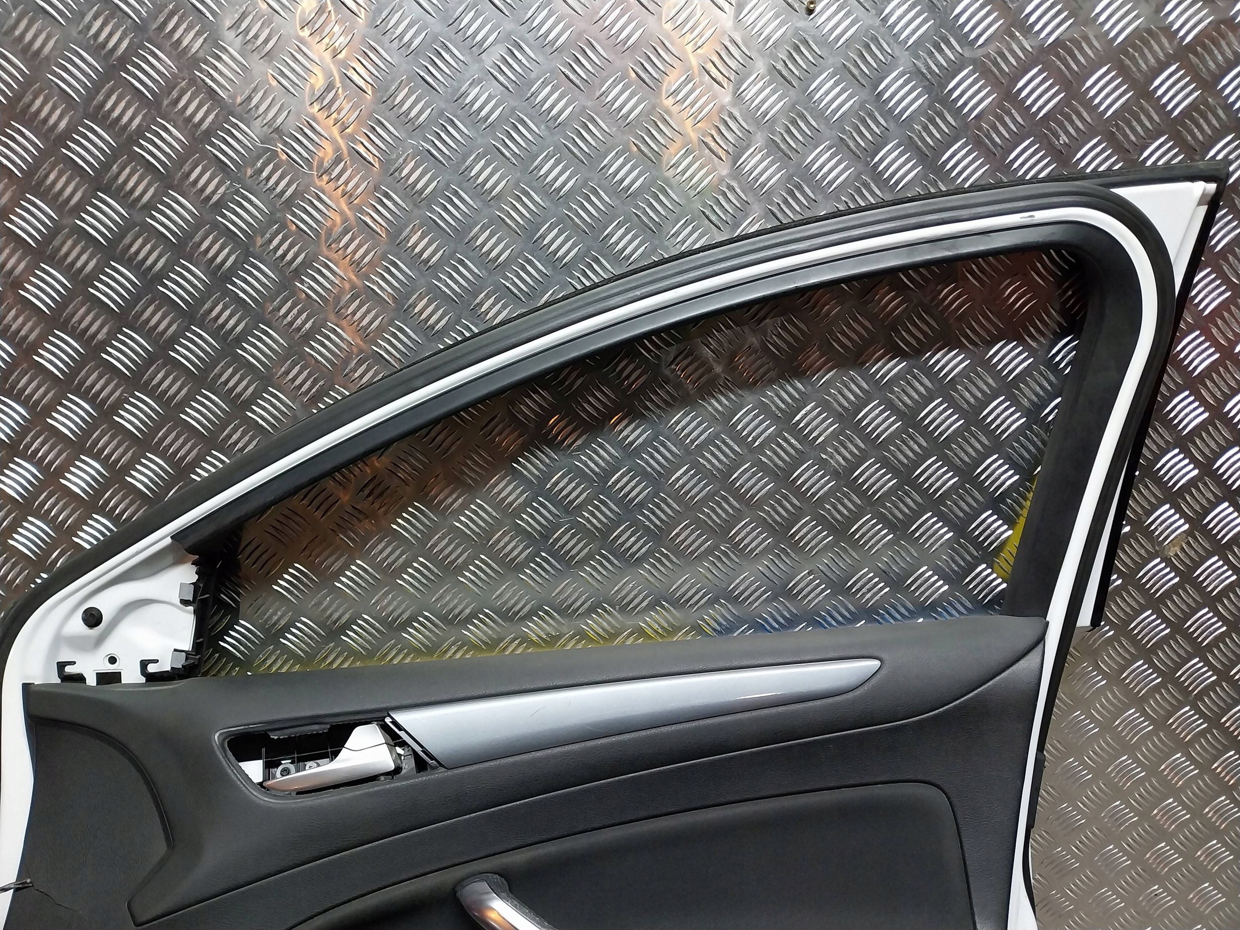 Tür vorne rechts FORD MONDEO MK4 08