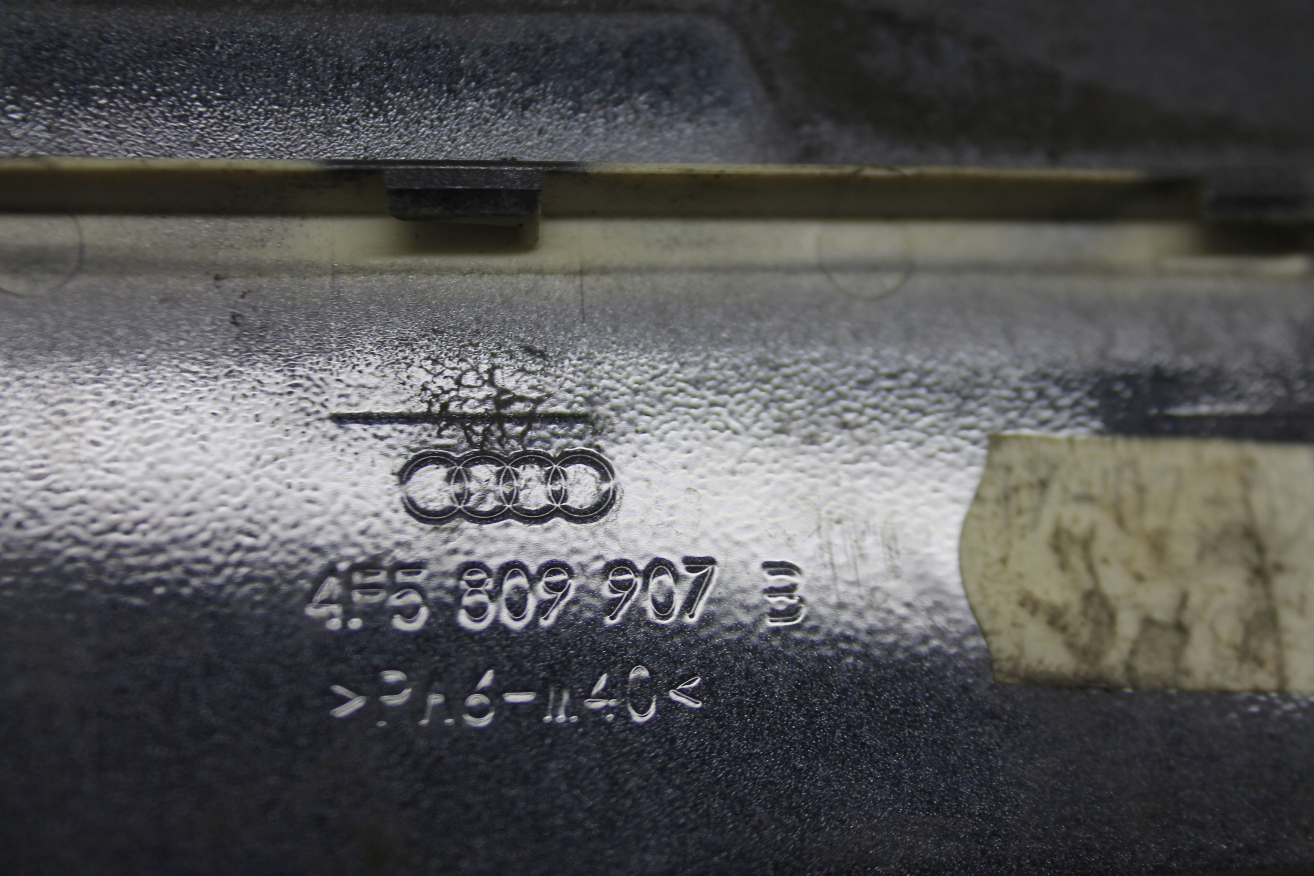 Volet trappe carburant Carburant 4F5809907B AUDI