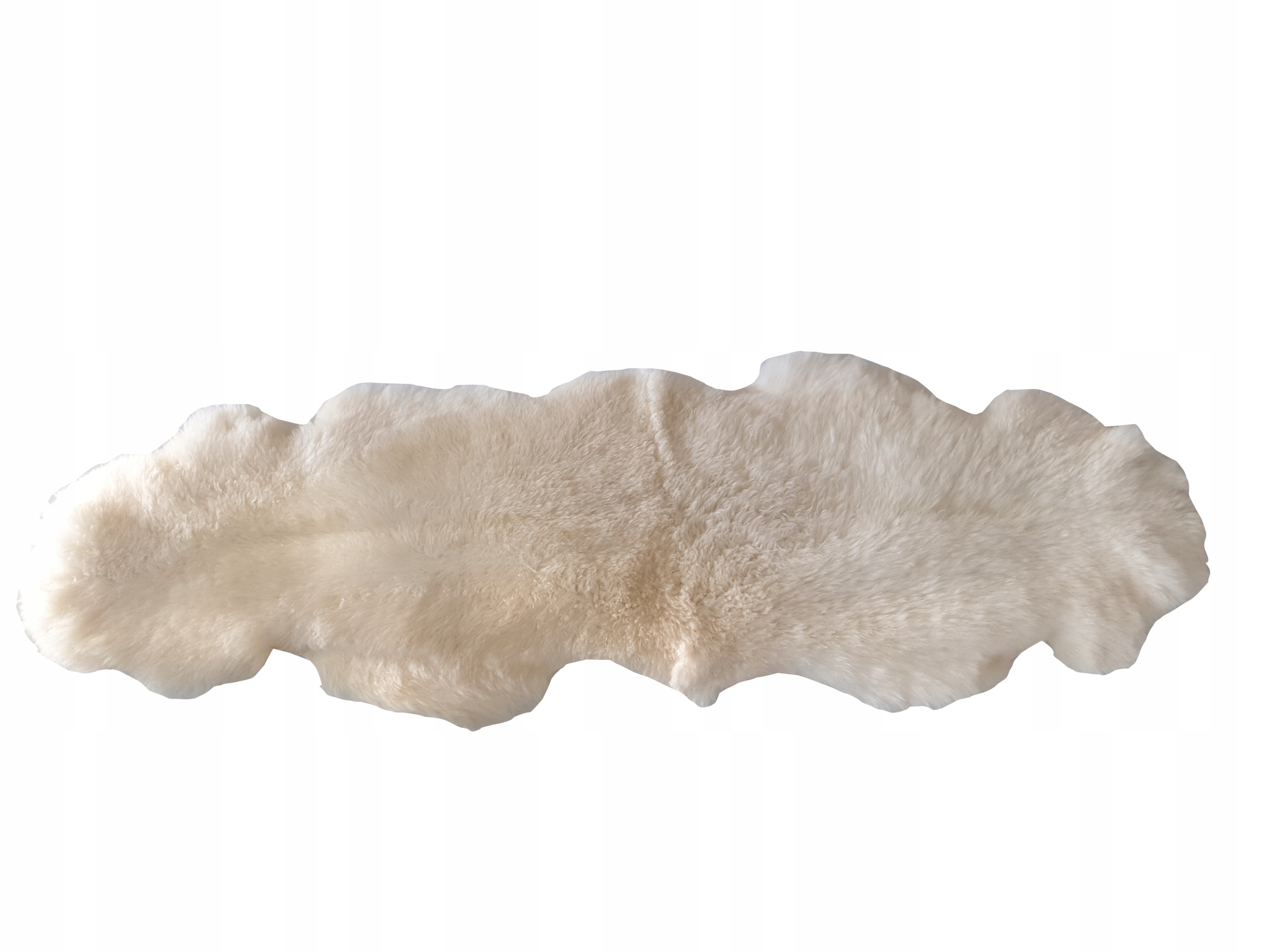 Koberec Dvojka – Ovčia koža zošitá zadkom – Biely – M
