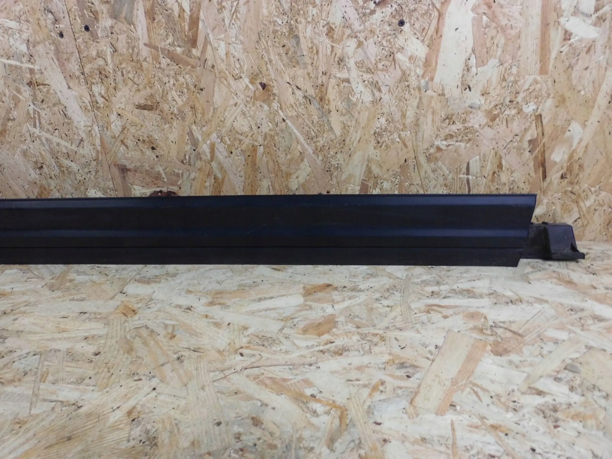 Mitsubishi Eclipse Cross cap moulding threshold right