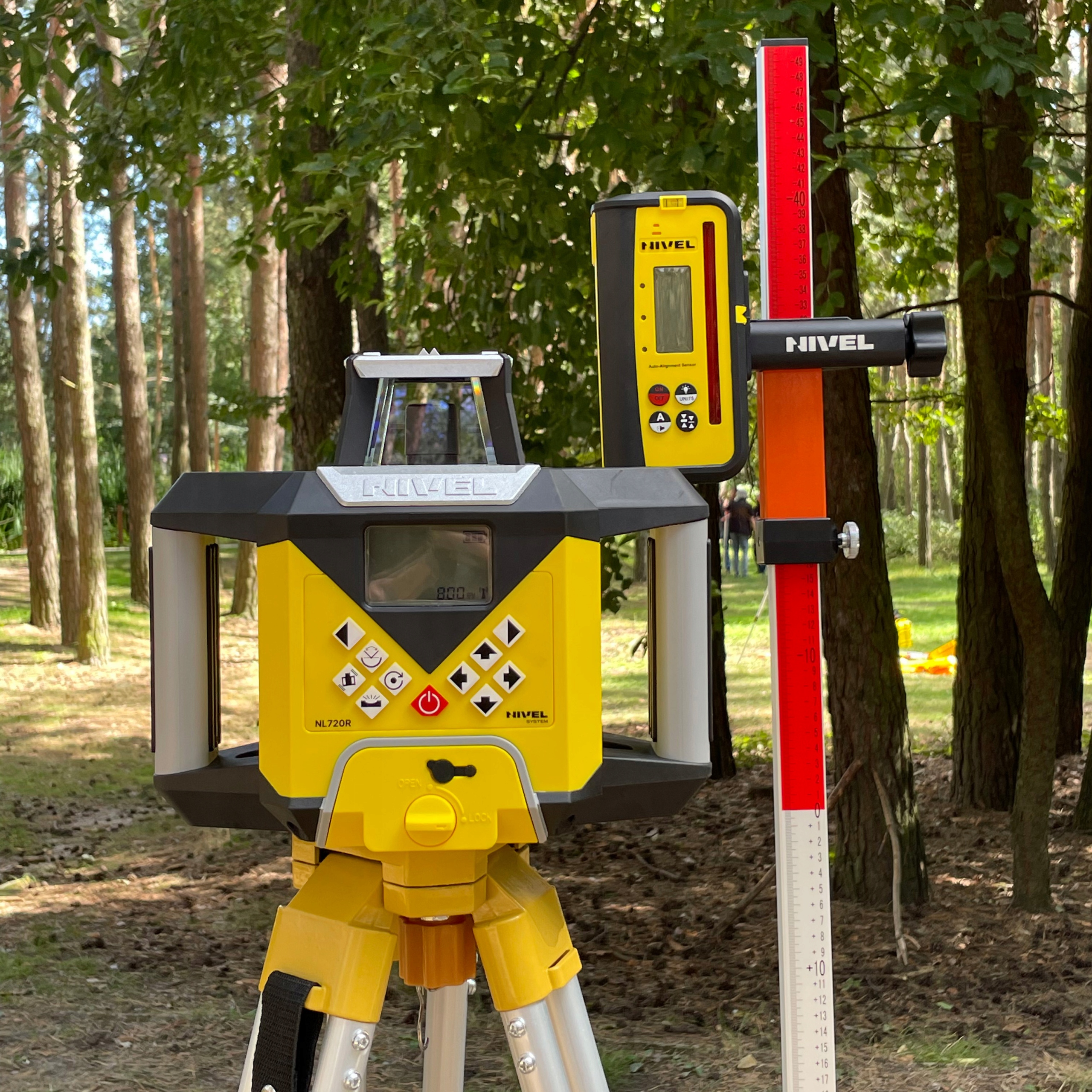 ŁATA NIWELACYJNA LASEROWA 2,4m NIVEL SYSTEM LS-24 Marka Nivel System