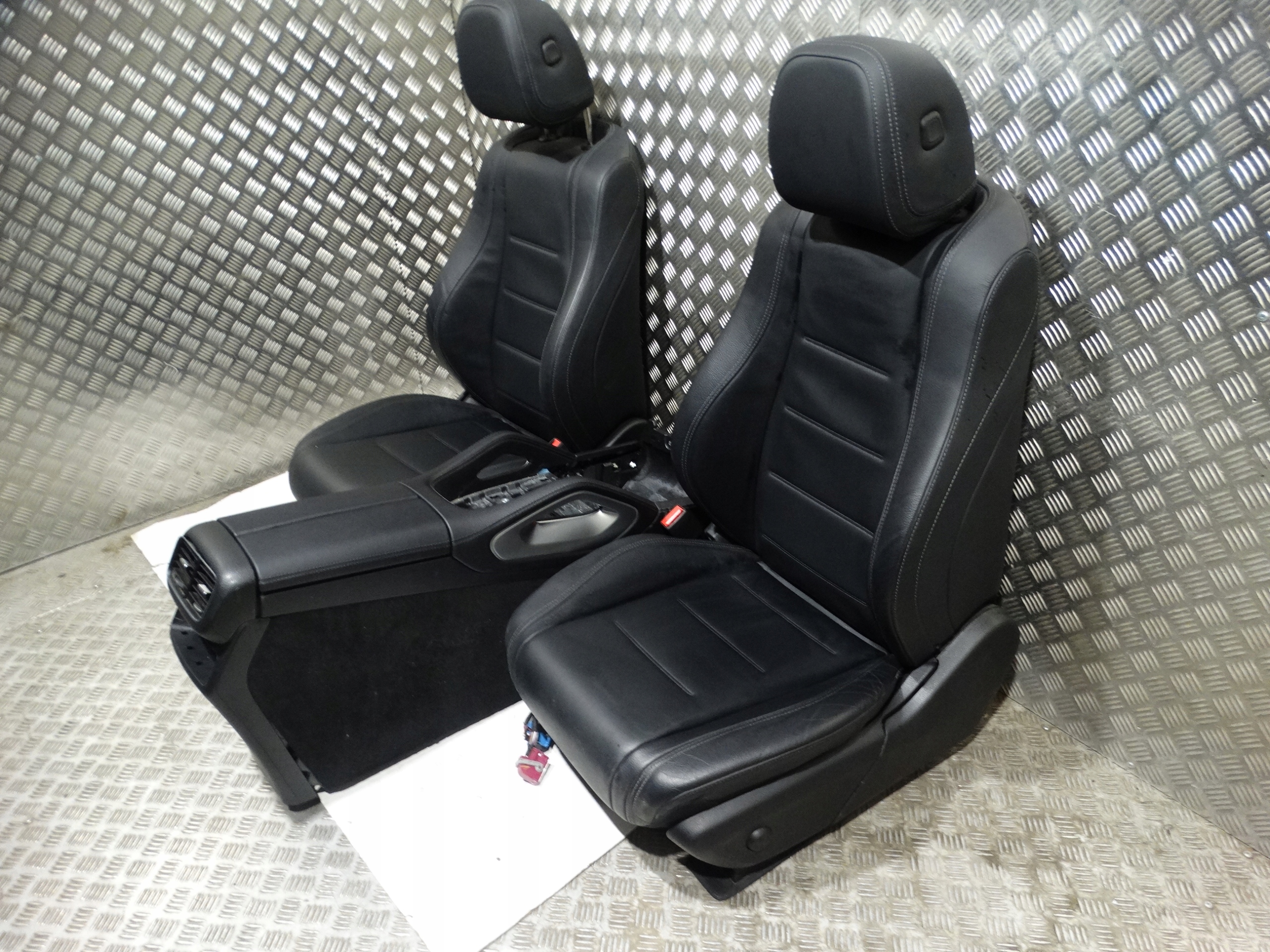 IDEALNY KPL. seat front right GRZANY MERCEDES W167 1